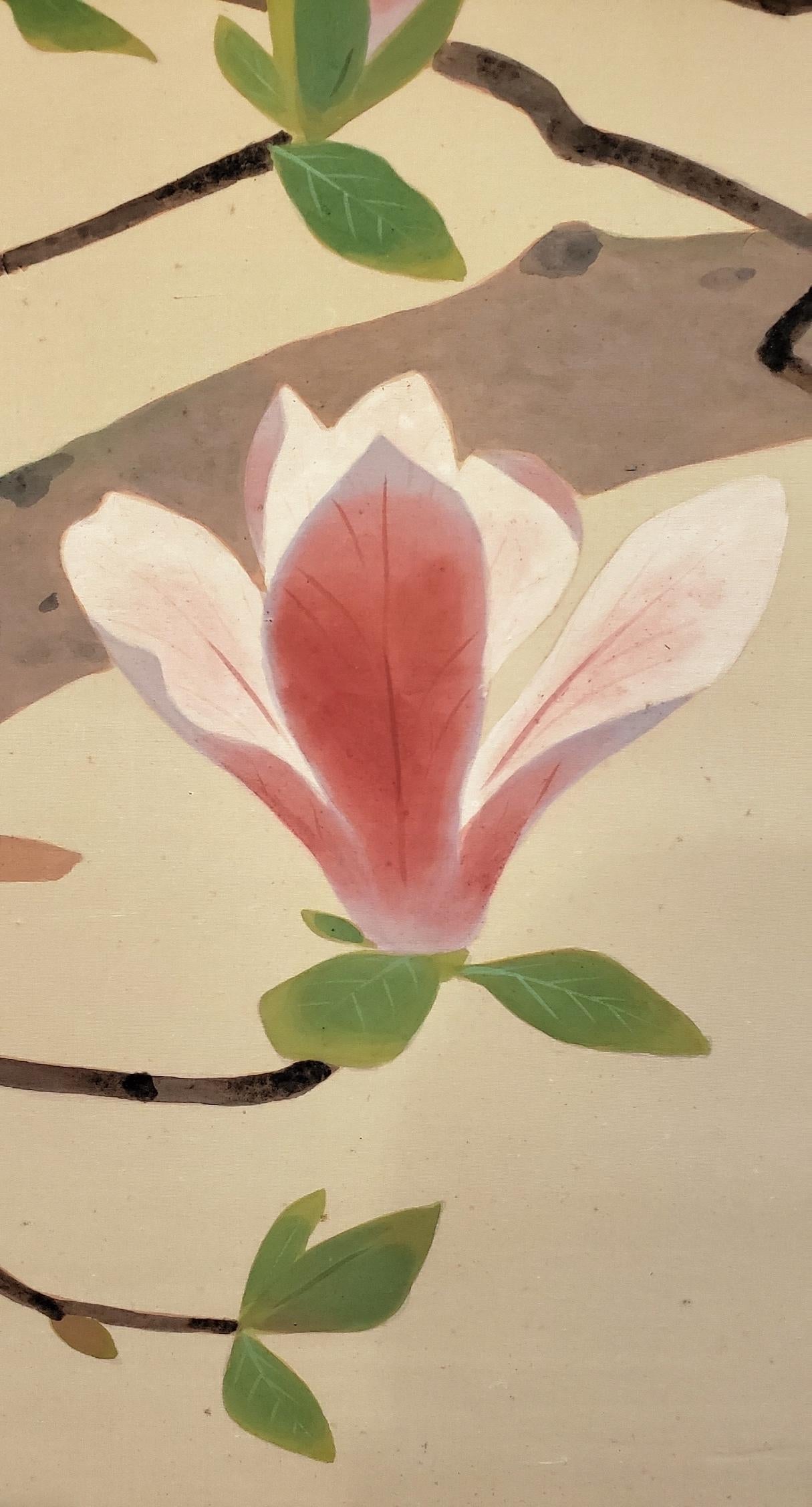 Japanischer zweiteiliger Raumteiler aus rosa und weißem Magnolias in frühem Blütenblatt (Taisho) im Angebot