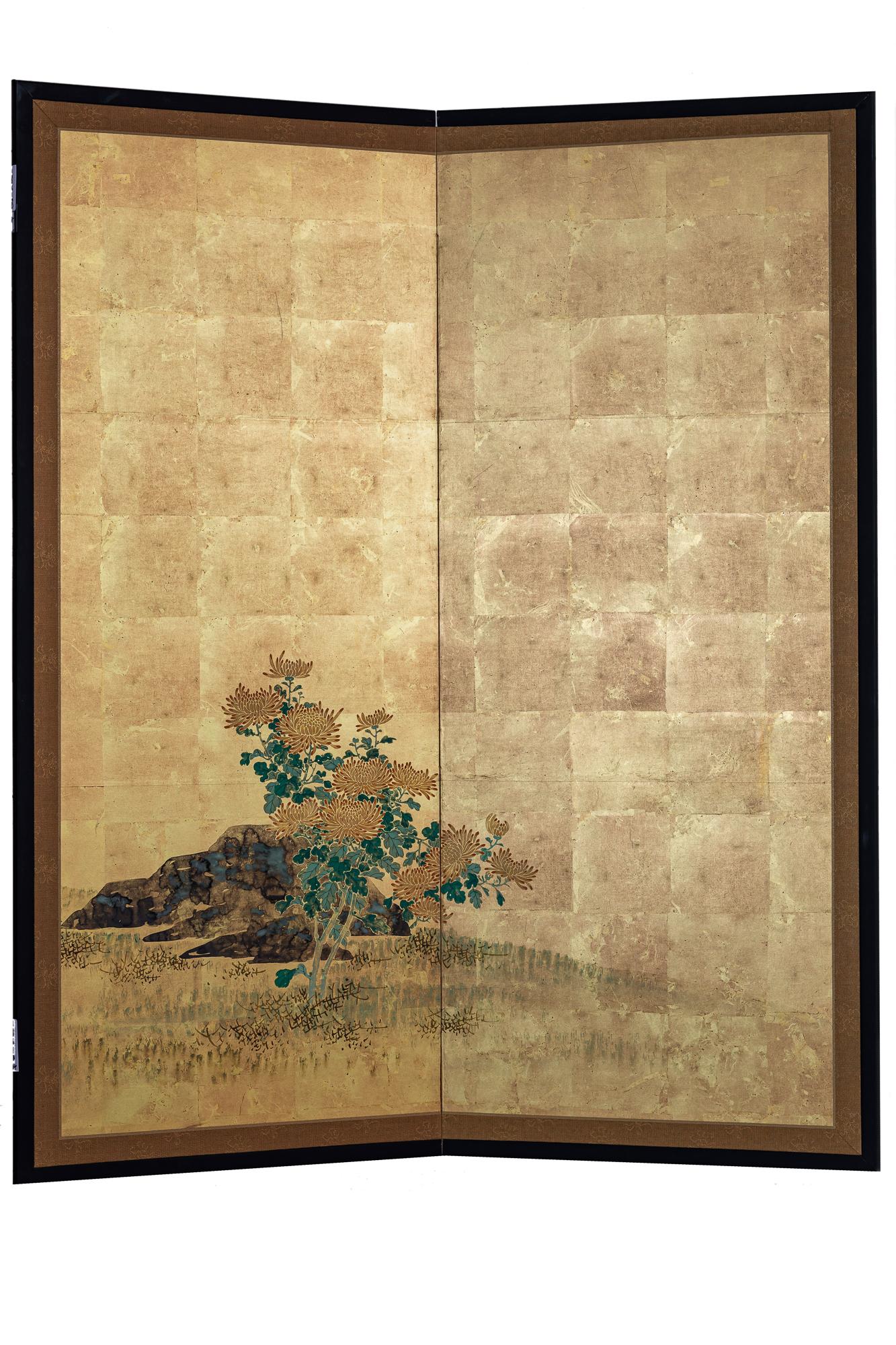 Japanese Two Panel Screen: Simple Chrysanthemums on Gold For Sale 7