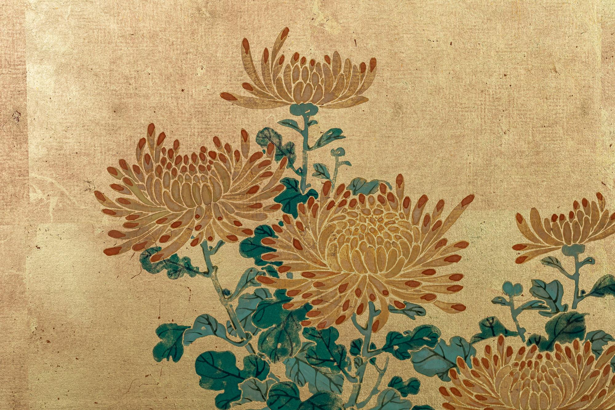 Late 19th Century Japanese Two Panel Screen: Simple Chrysanthemums on Gold For Sale