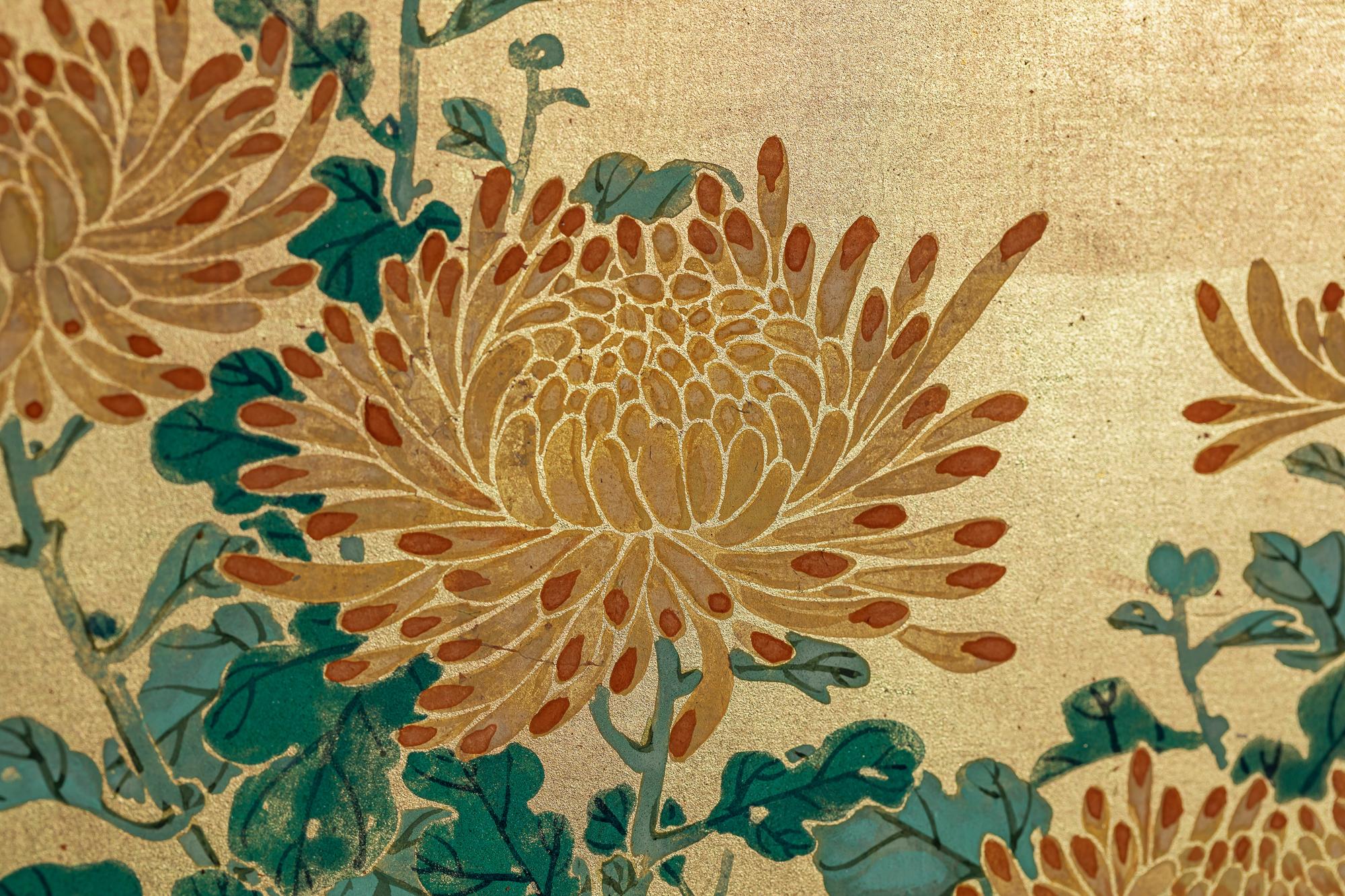 Japanese Two Panel Screen: Simple Chrysanthemums on Gold For Sale 2