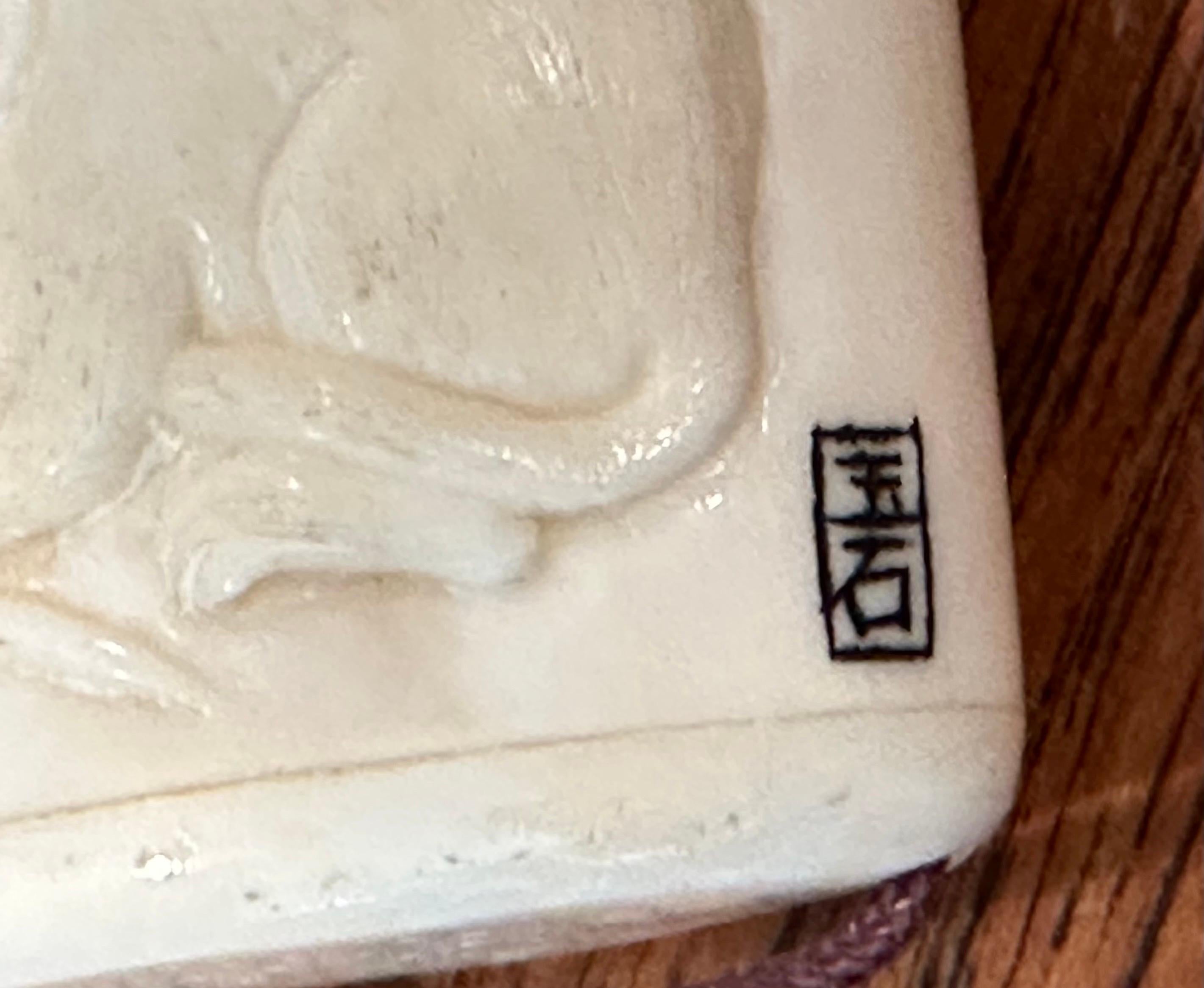 Inro giapponese a due sezioni in osso intagliato a mano con netsuke - firmato in vendita 11