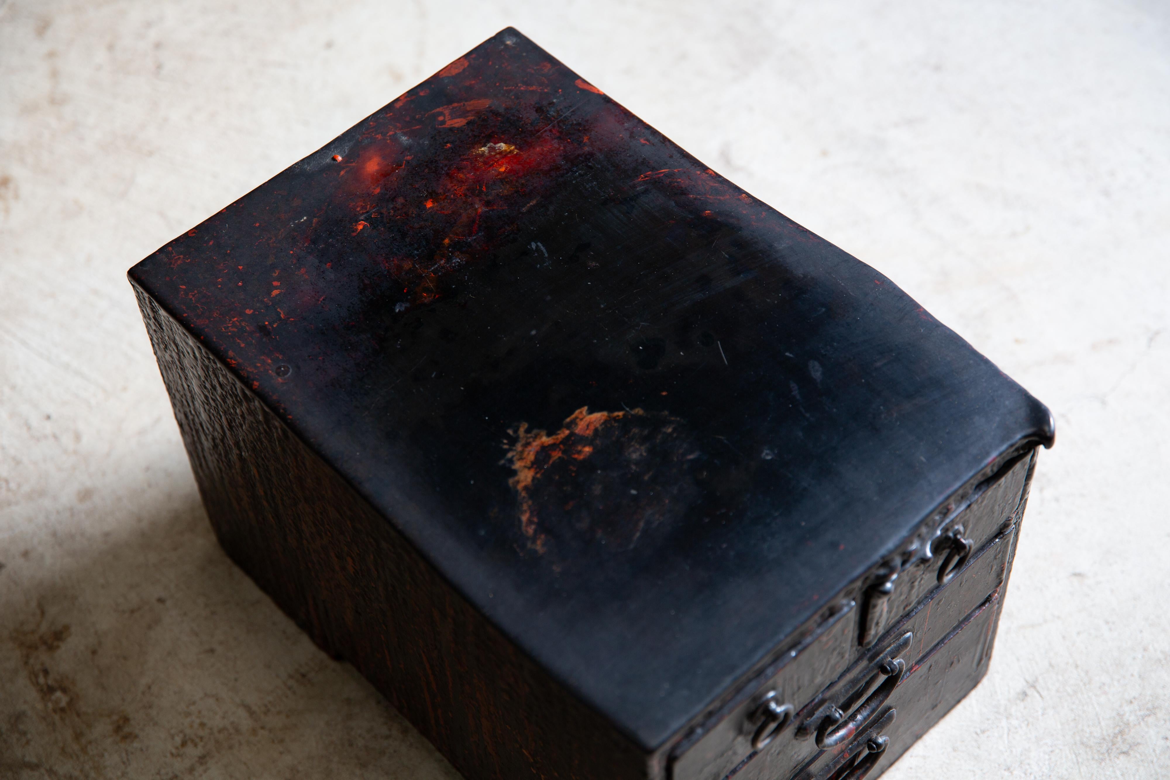 Japanese Urushi craftsman's workbench w/ drawers, box chest of drawers wabi sabi For Sale 5