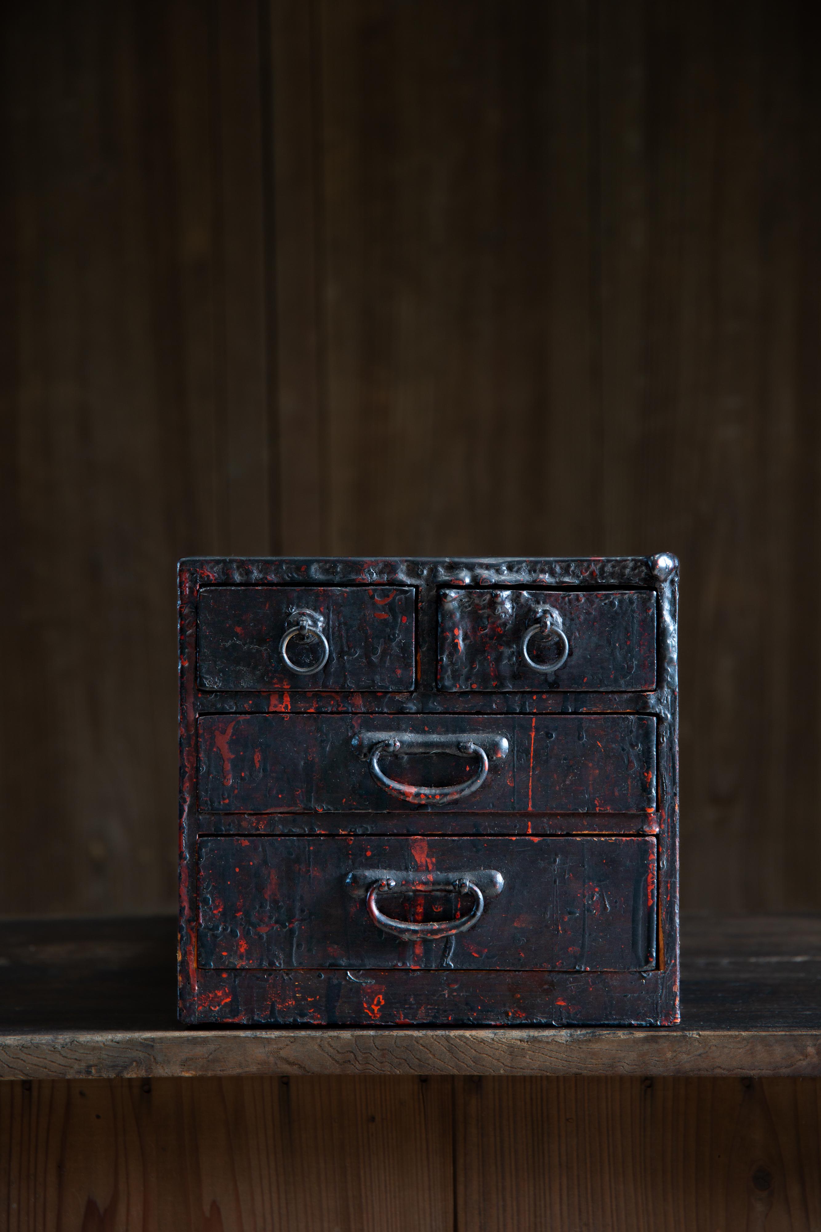 Japanese Urushi craftsman's workbench w/ drawers, box chest of drawers wabi sabi In Good Condition For Sale In 常陸大宮市, JP