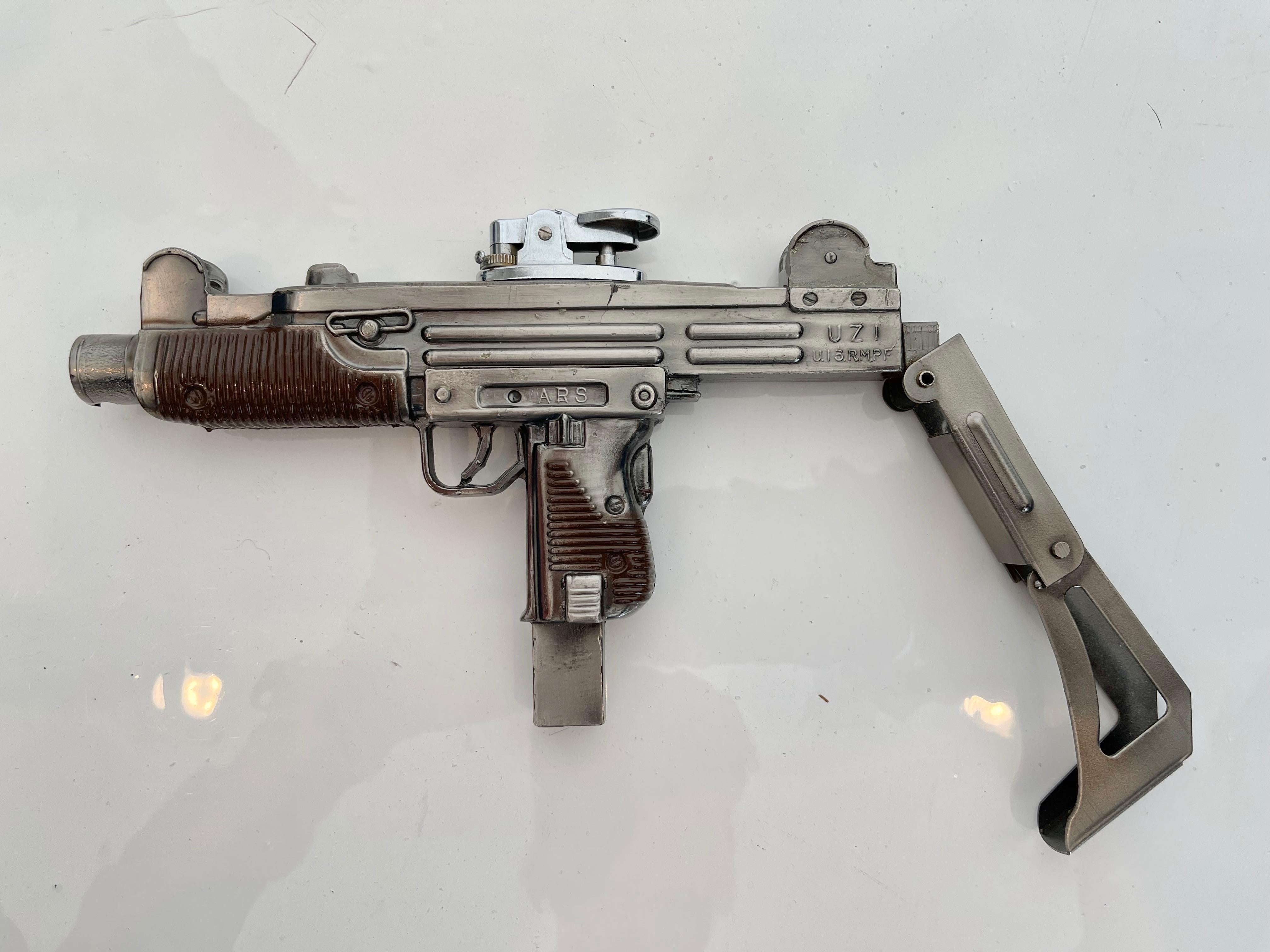 Japanese Uzi Gun Tabletop Lighter In Good Condition In Los Angeles, CA