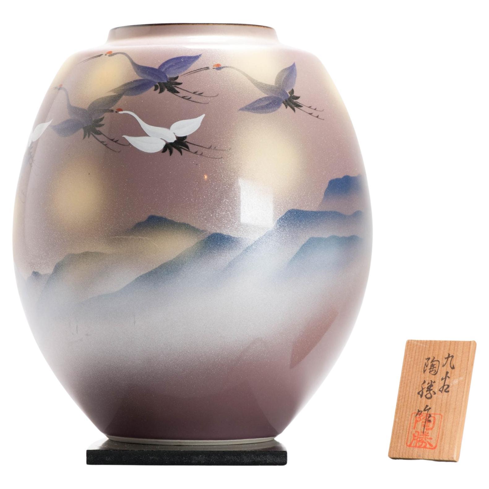 Jarrón japonés Arita de Kutani, Grulla volando, Siglo XX