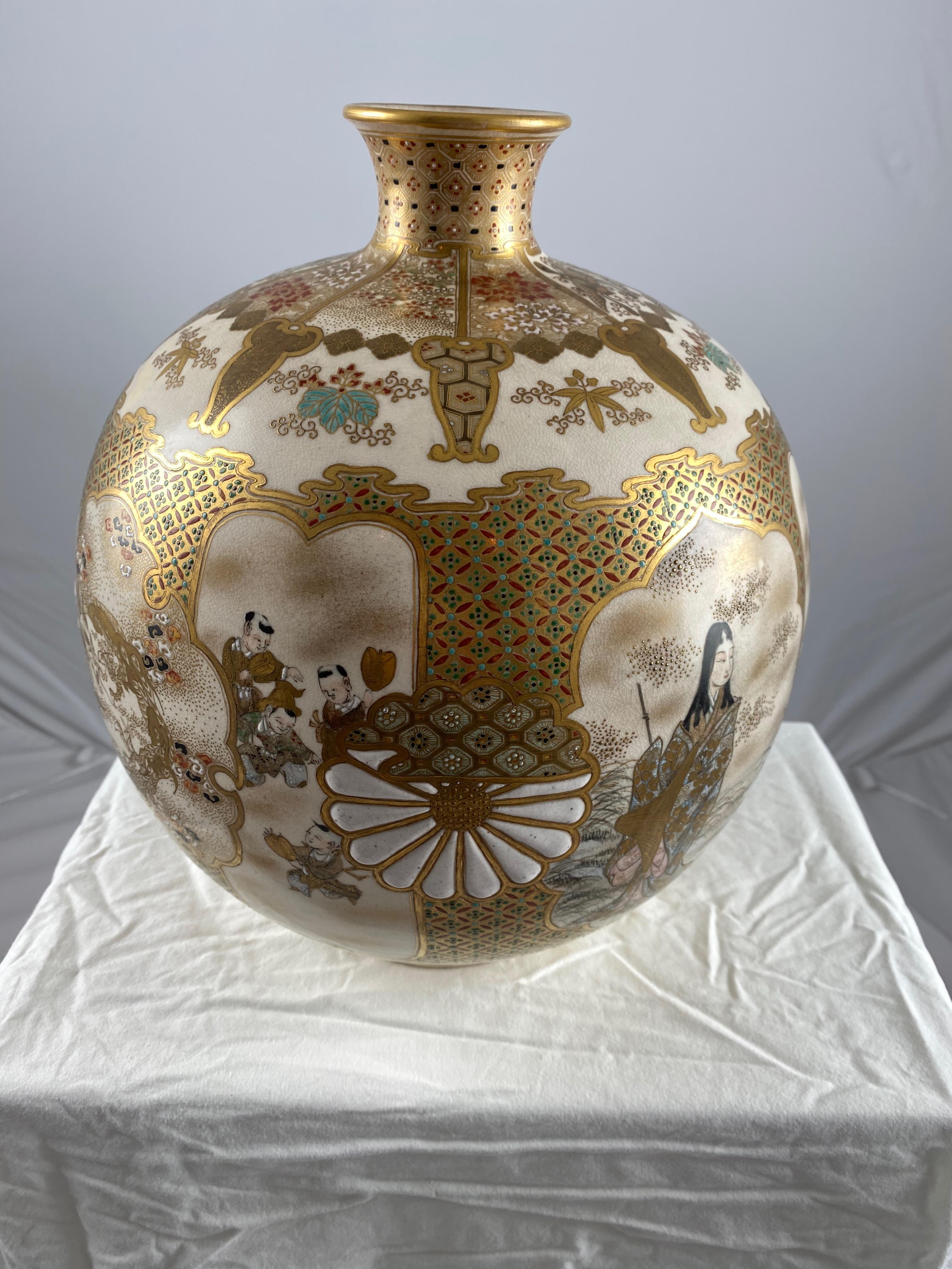 A Japanese Satsuma vase. Circular in shape and with great quality of the painting. Signed with mark at the bottom.