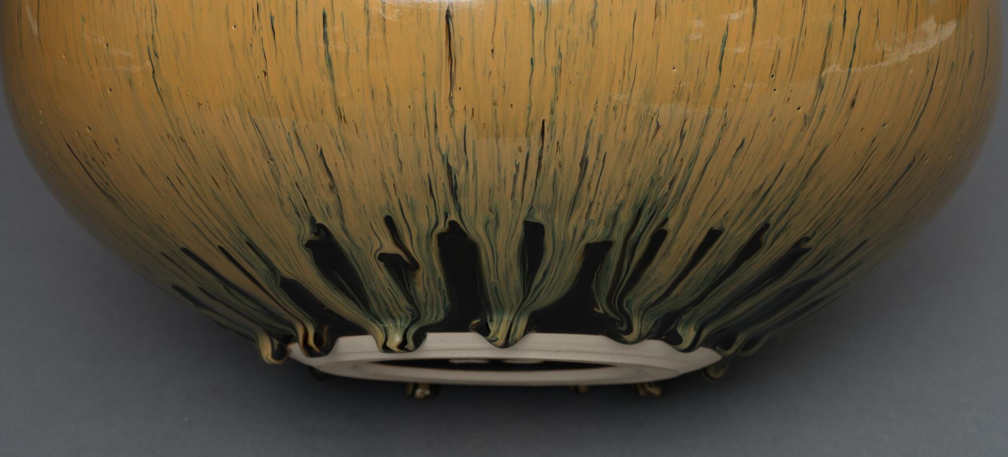 Japanese vase with brown dripping glaze by Yamamoto Seinen 山本正年 (1912-1986) For Sale 6