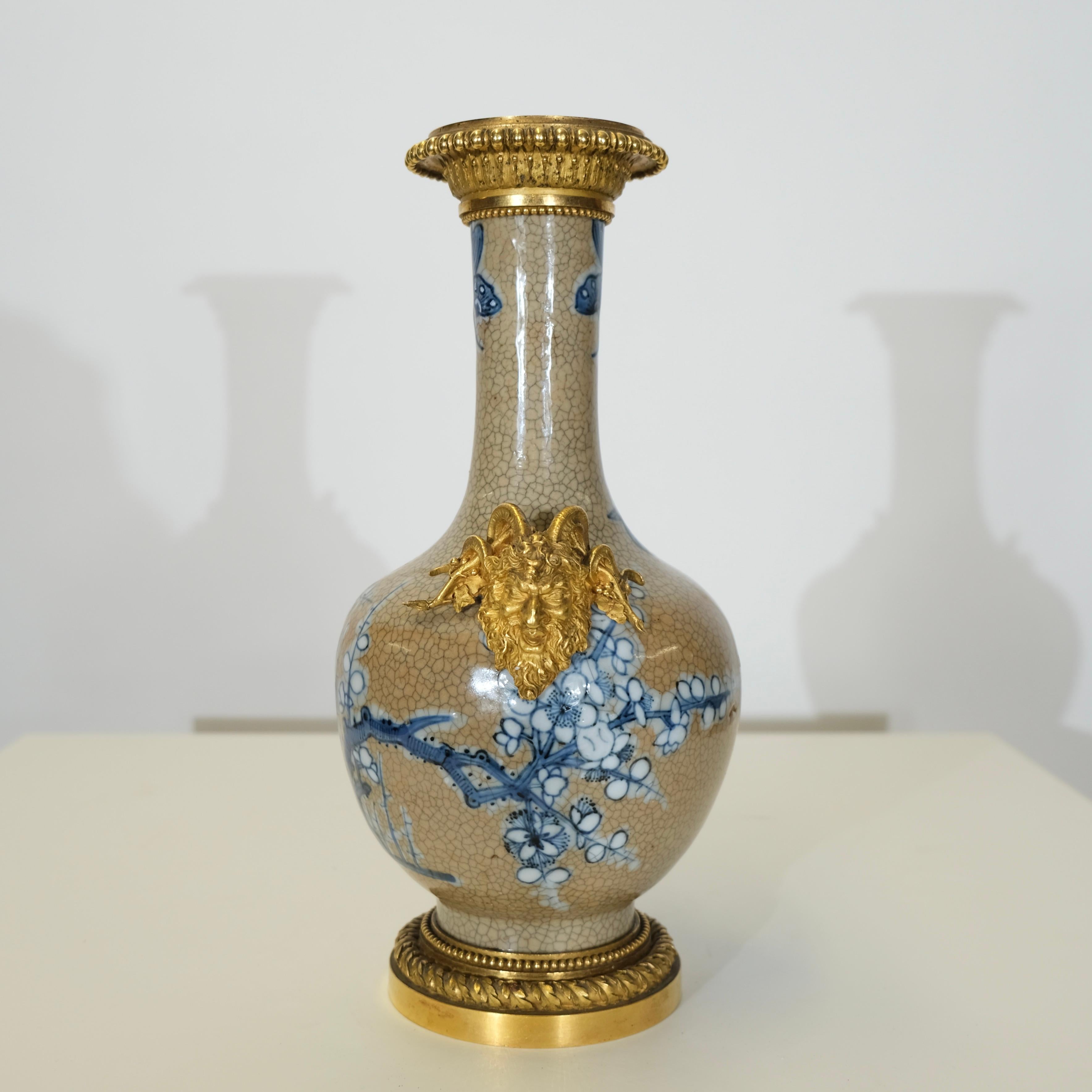 Dorato Vaso giapponese con montature in bronzo dorato francese. XIX secolo. in vendita