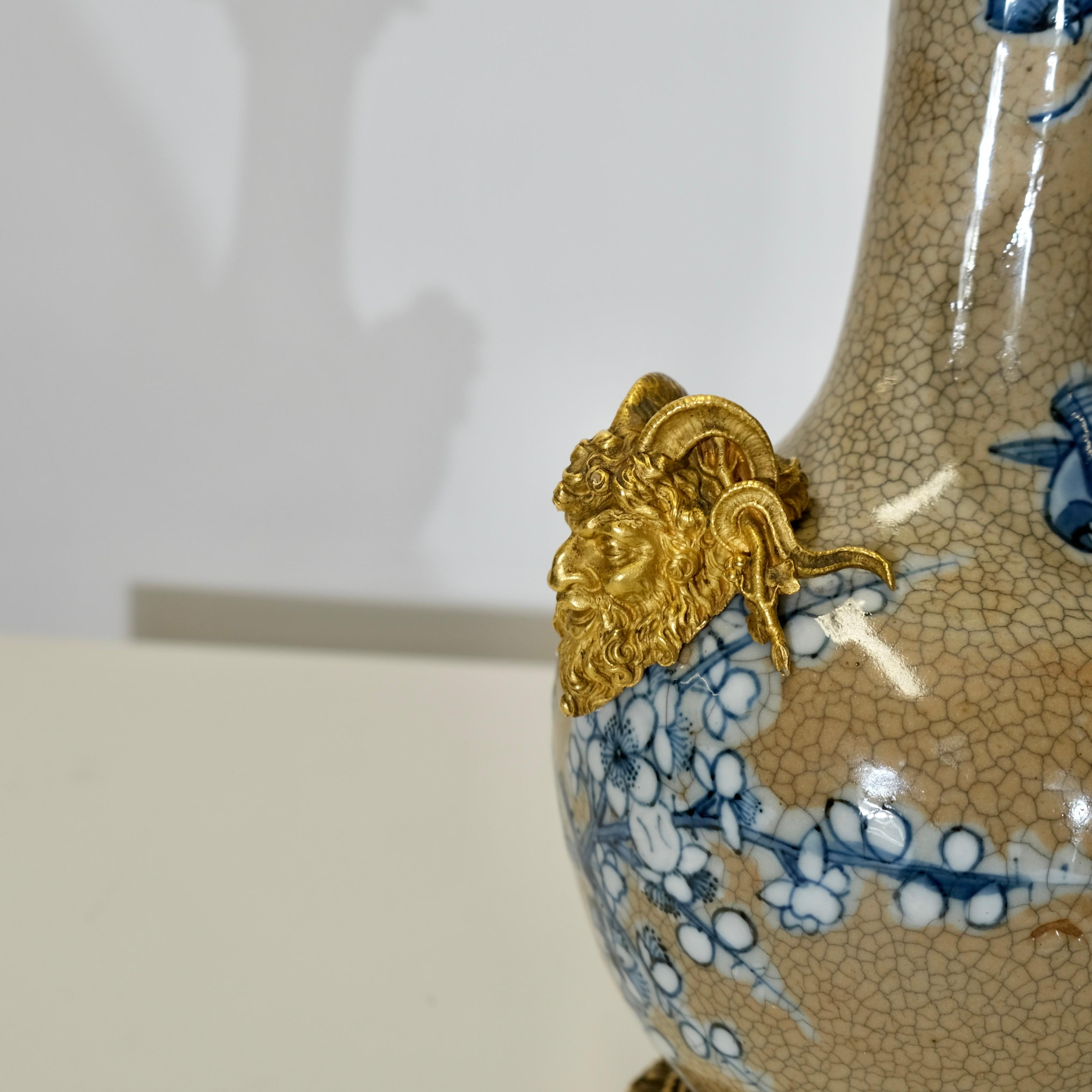 Vaso giapponese con montature in bronzo dorato francese. XIX secolo. in vendita 2