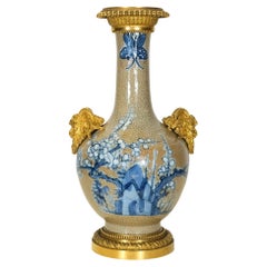 Japanische Vase mit französischen Fassungen aus vergoldeter Bronze. 19. Jahrhundert.