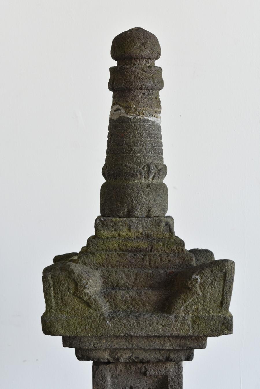 Hand-Carved Japanese Very Old and Very Rare Stone Tower/14-16th Century/Garden Stone Pagoda