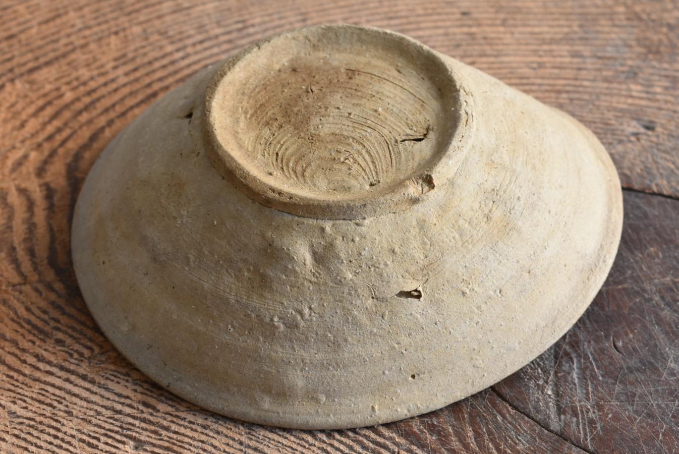 Japanese Very Old Excavated Pottery Bowl / 12th-13th Century / Wabi Sabi Object For Sale 6