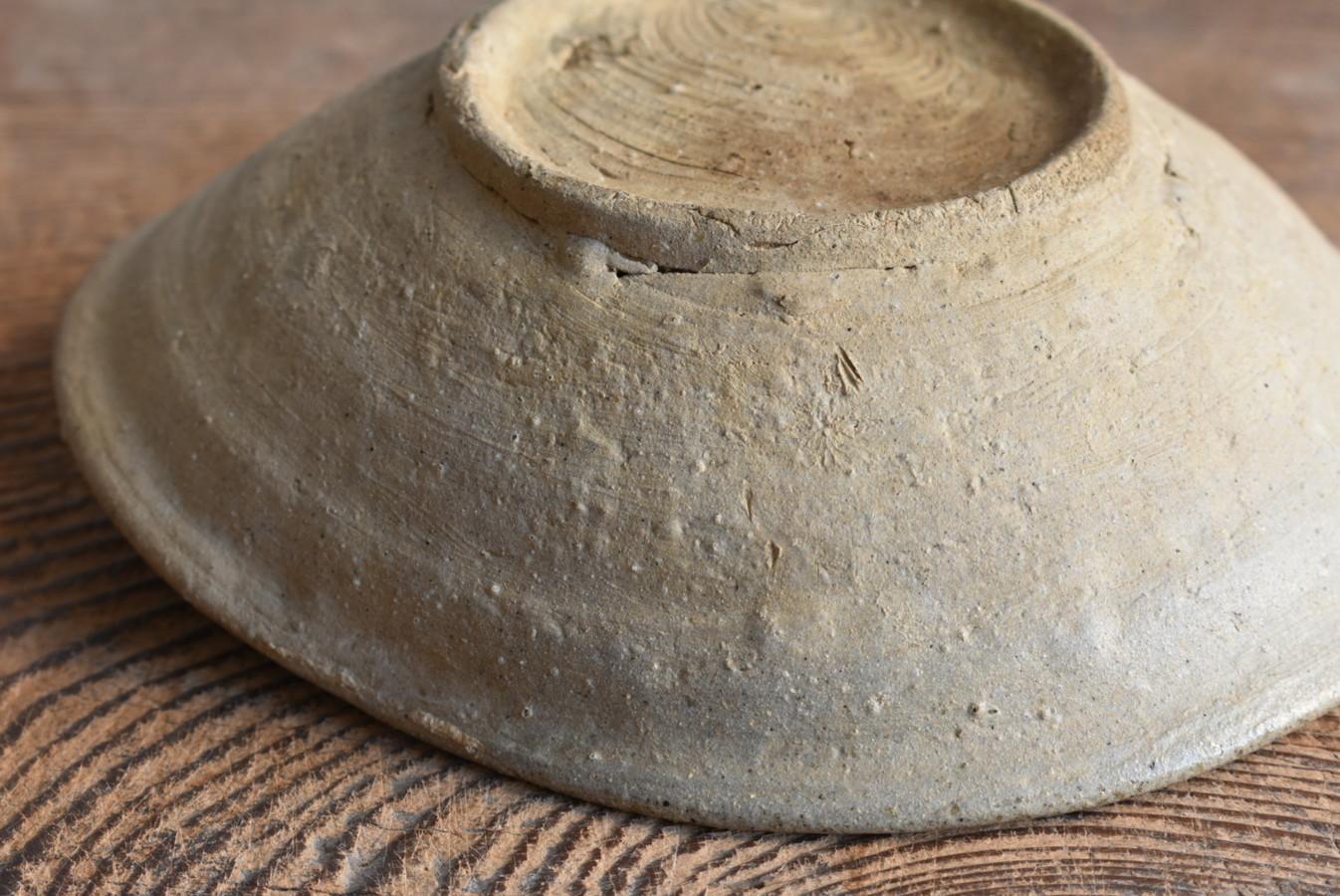 Japanische sehr alte, abgeschrägte japanische Keramikschale / 12.-13. Jahrhundert / Wabi Sabi Objekt im Angebot 8