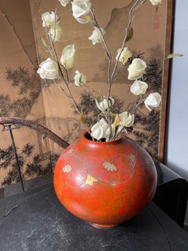 Japanese Vintage Big Red Murashido Bronze Vase Silver Fan Inlay In Good Condition In South Burlington, VT
