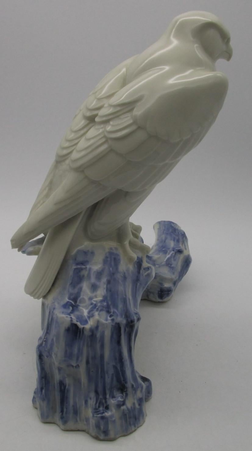 Japanese Vintage Blue White Porcelain Sculptue, circa 1930 In Good Condition For Sale In Takarazuka, JP