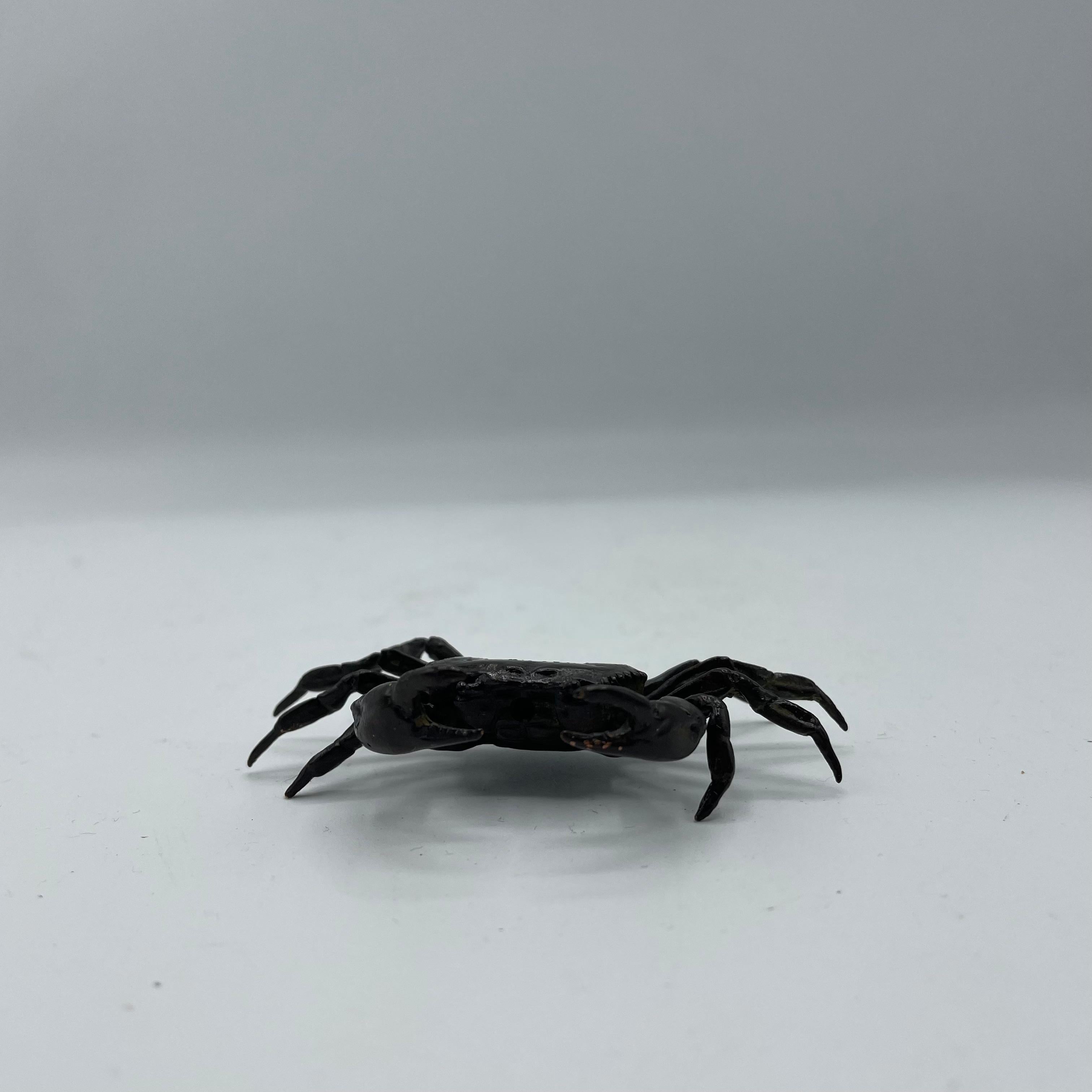 Object of crab with bronze:
A very precious object made before the second world war, when bronze was rare to find.

-Details-
Era: Showa (around 1930-1939)
Materials: Bronze
Signature: An-no-suke 
Place: Kyoto prefecture
Company: Ryubudno