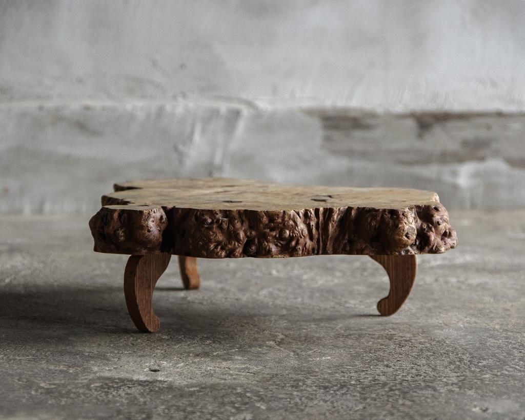 Japanischer Vintage Burl Wood Display Stand, frühe Showa Periode '1926-' (Mitte des 20. Jahrhunderts) im Angebot
