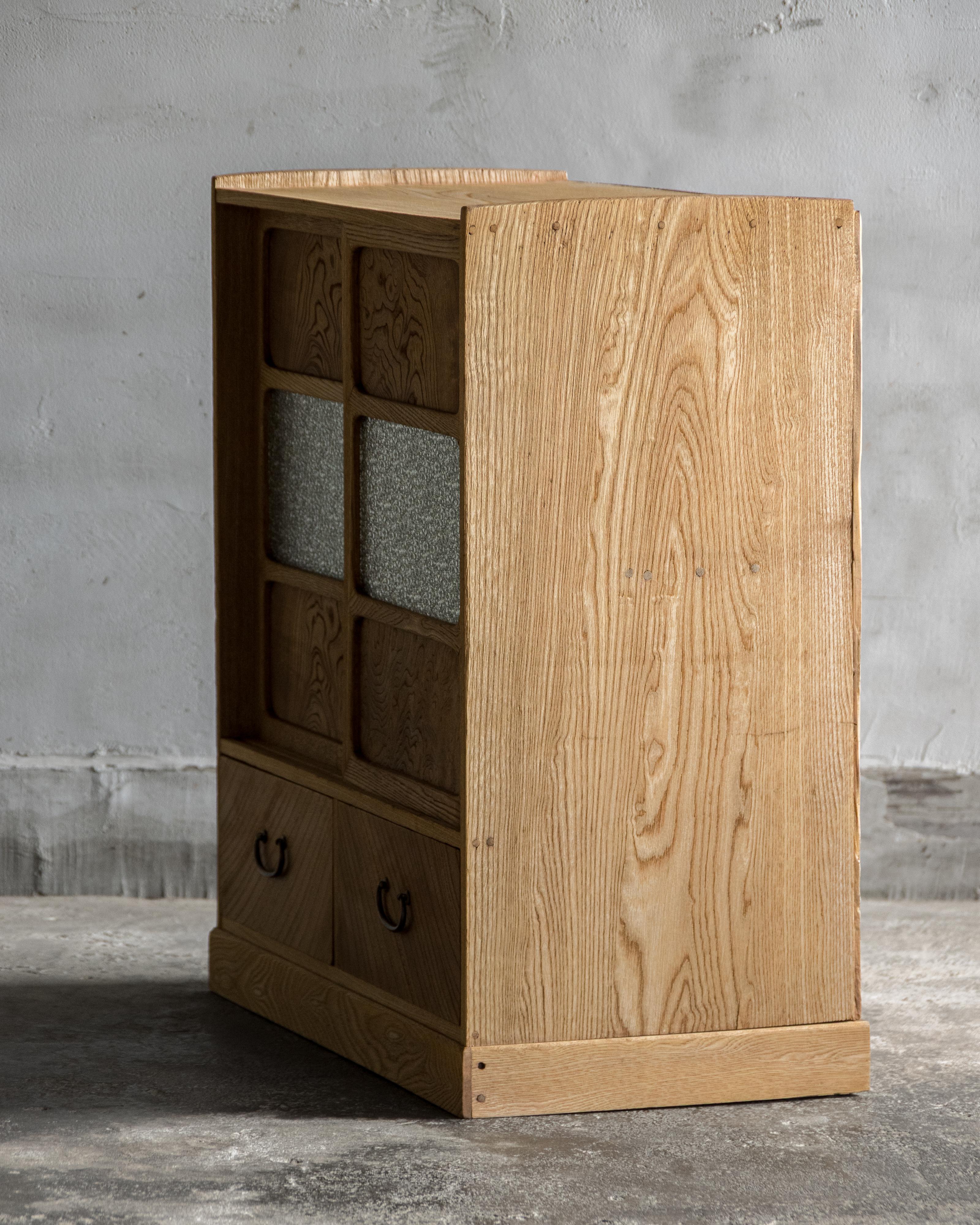 Cabinet japonais vintage avec portes coulissantes en verre diamanté, début de l'ère Showa (1926-) en vente 9