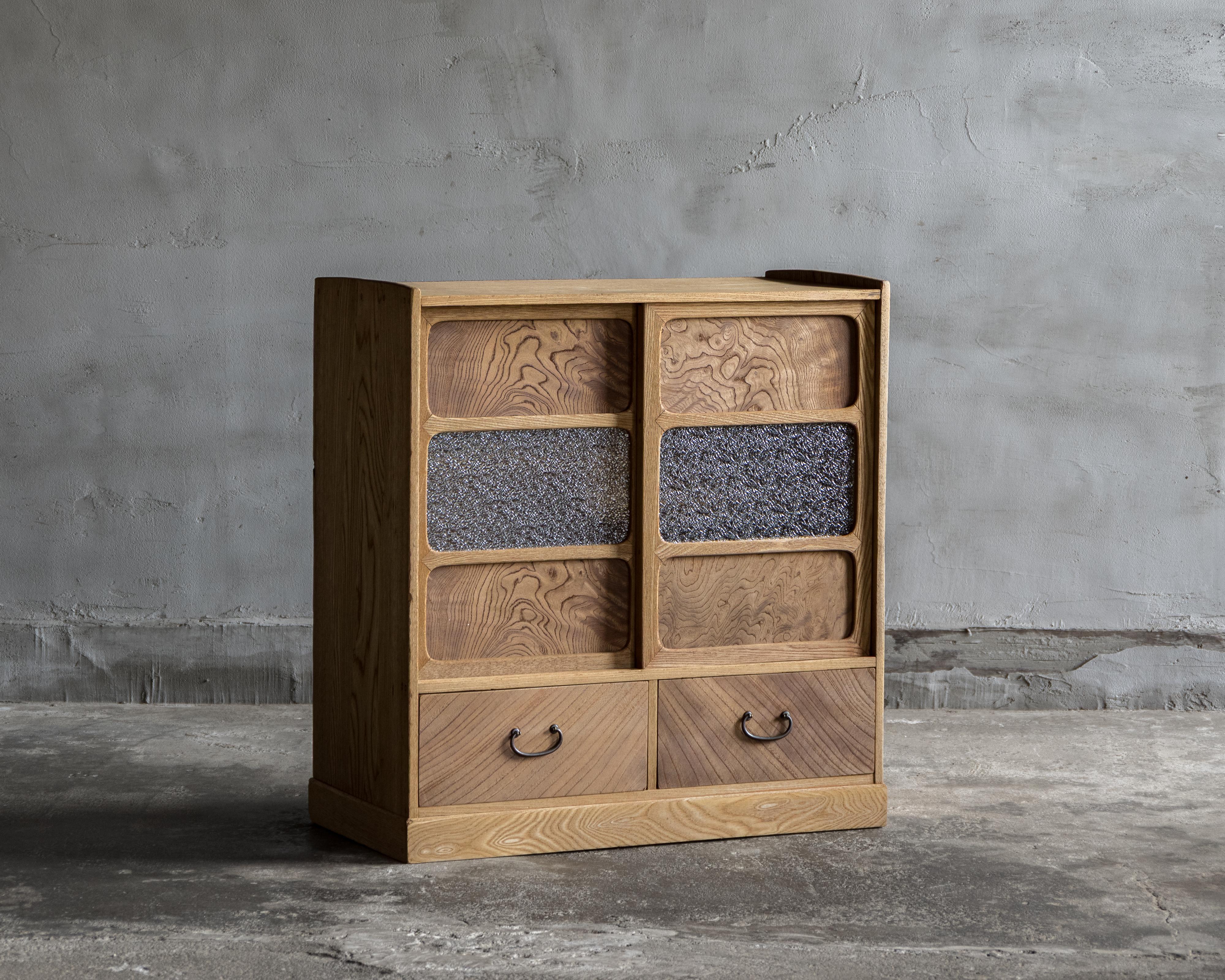 Japonais Cabinet japonais vintage avec portes coulissantes en verre diamanté, début de l'ère Showa (1926-) en vente