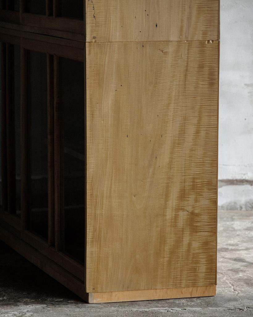 Armoire japonaise vintage avec portes en verre, début de la période Showa (1926-) en vente 3
