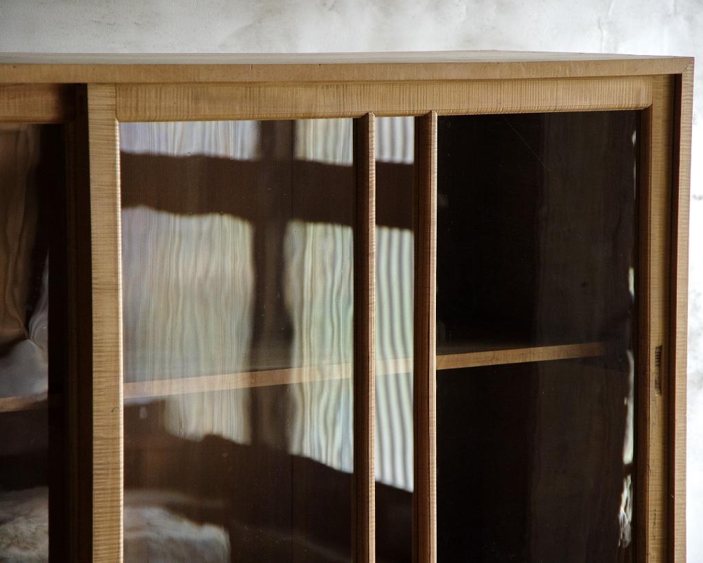 Armoire japonaise vintage avec portes en verre, début de la période Showa (1926-) en vente 5