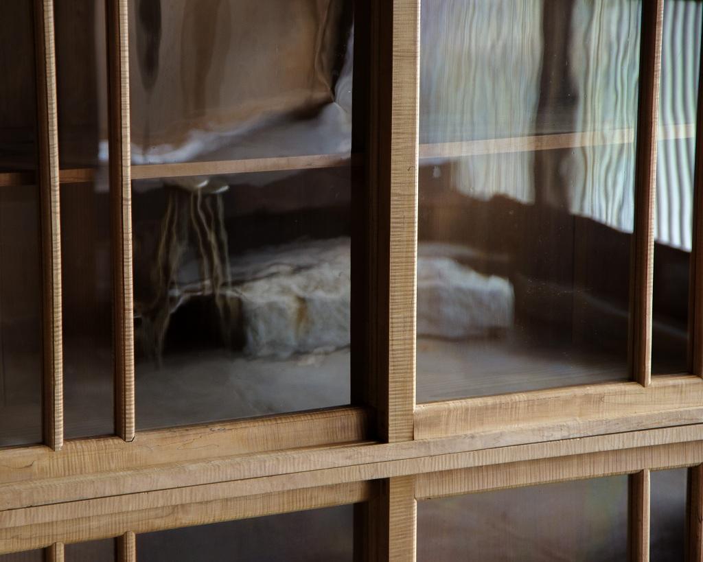 Armoire japonaise vintage avec portes en verre, début de la période Showa (1926-) en vente 6