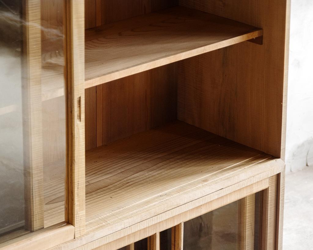 Armoire japonaise vintage avec portes en verre, début de la période Showa (1926-) en vente 9