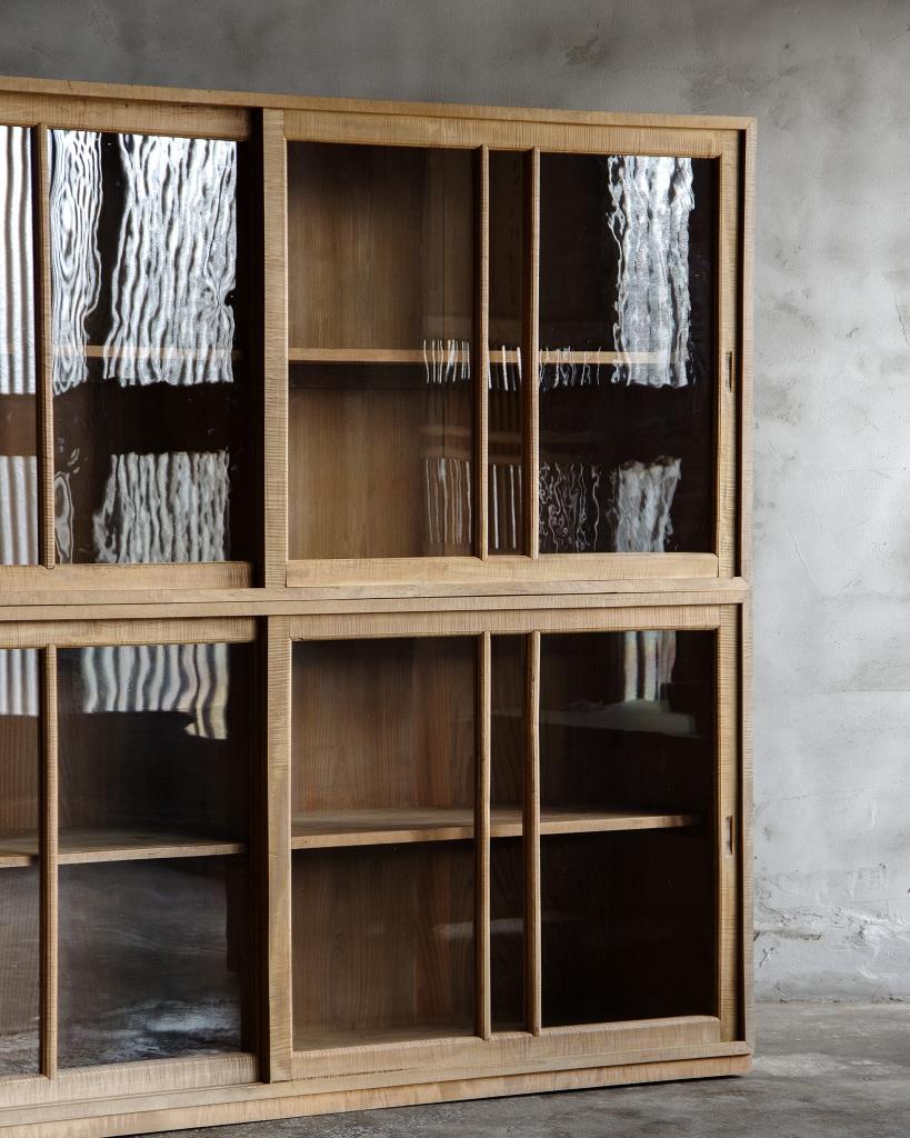 Japonais Armoire japonaise vintage avec portes en verre, début de la période Showa (1926-) en vente