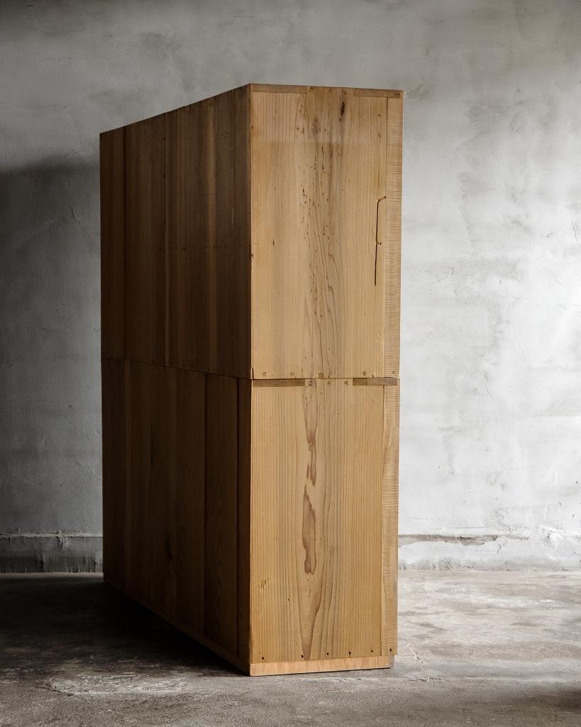 20ième siècle Armoire japonaise vintage avec portes en verre, début de la période Showa (1926-) en vente