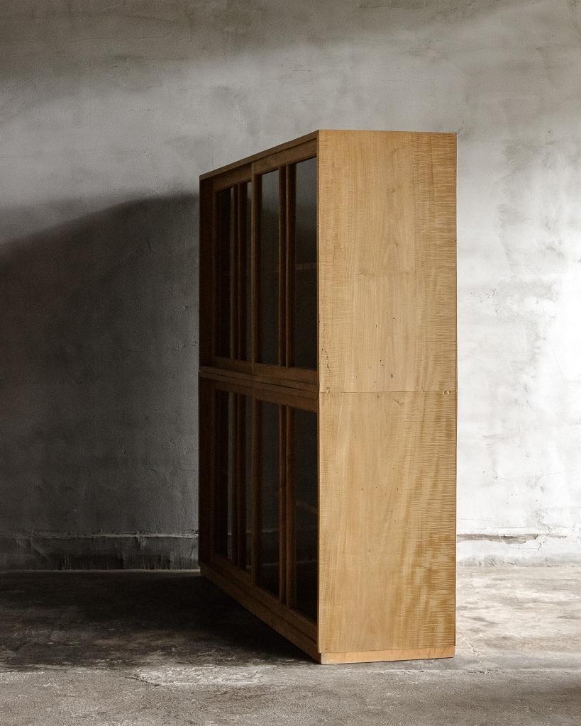 Armoire japonaise vintage avec portes en verre, début de la période Showa (1926-) en vente 2
