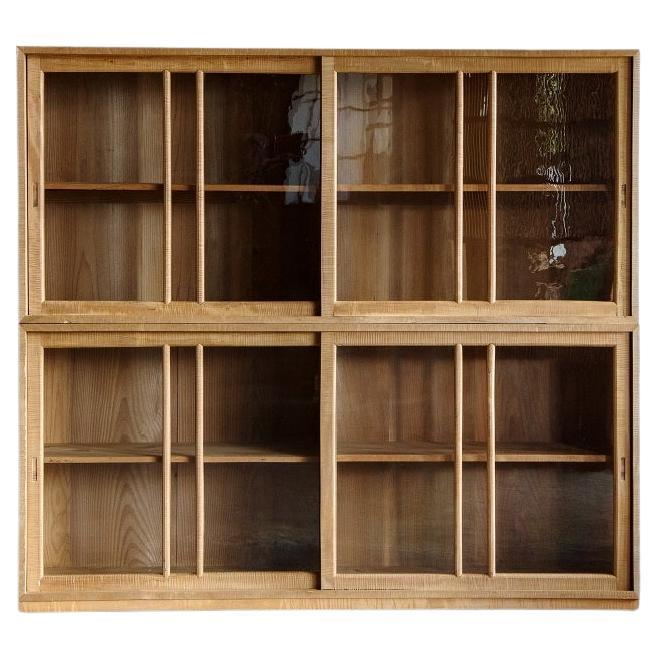 Armario Vintage Japonés con Puertas de Cristal, Periodo Showa Temprano '1926-'