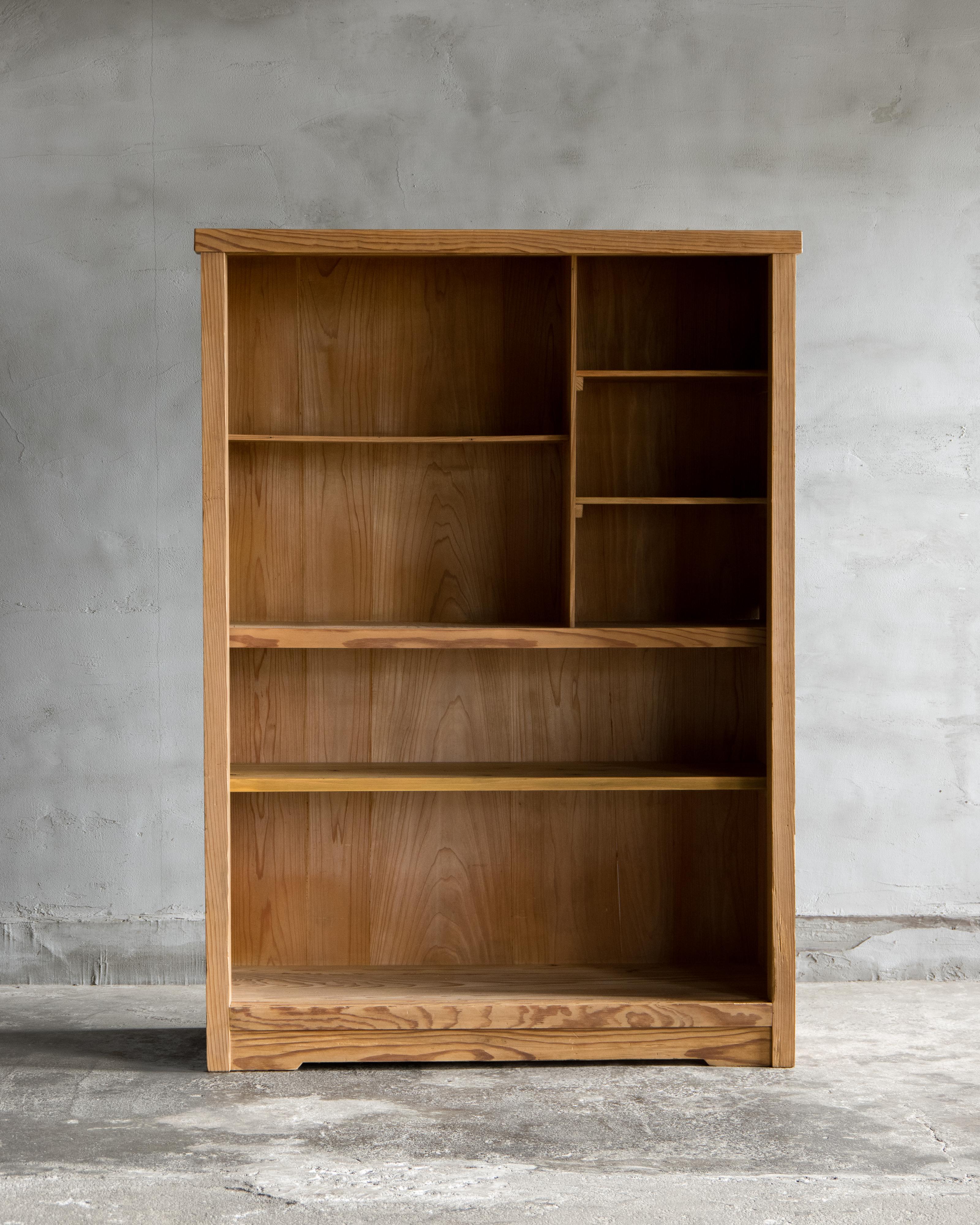 Mobile d'epoca giapponese con ante in vetro, Showa 1926-, finitura Nature in vendita 1