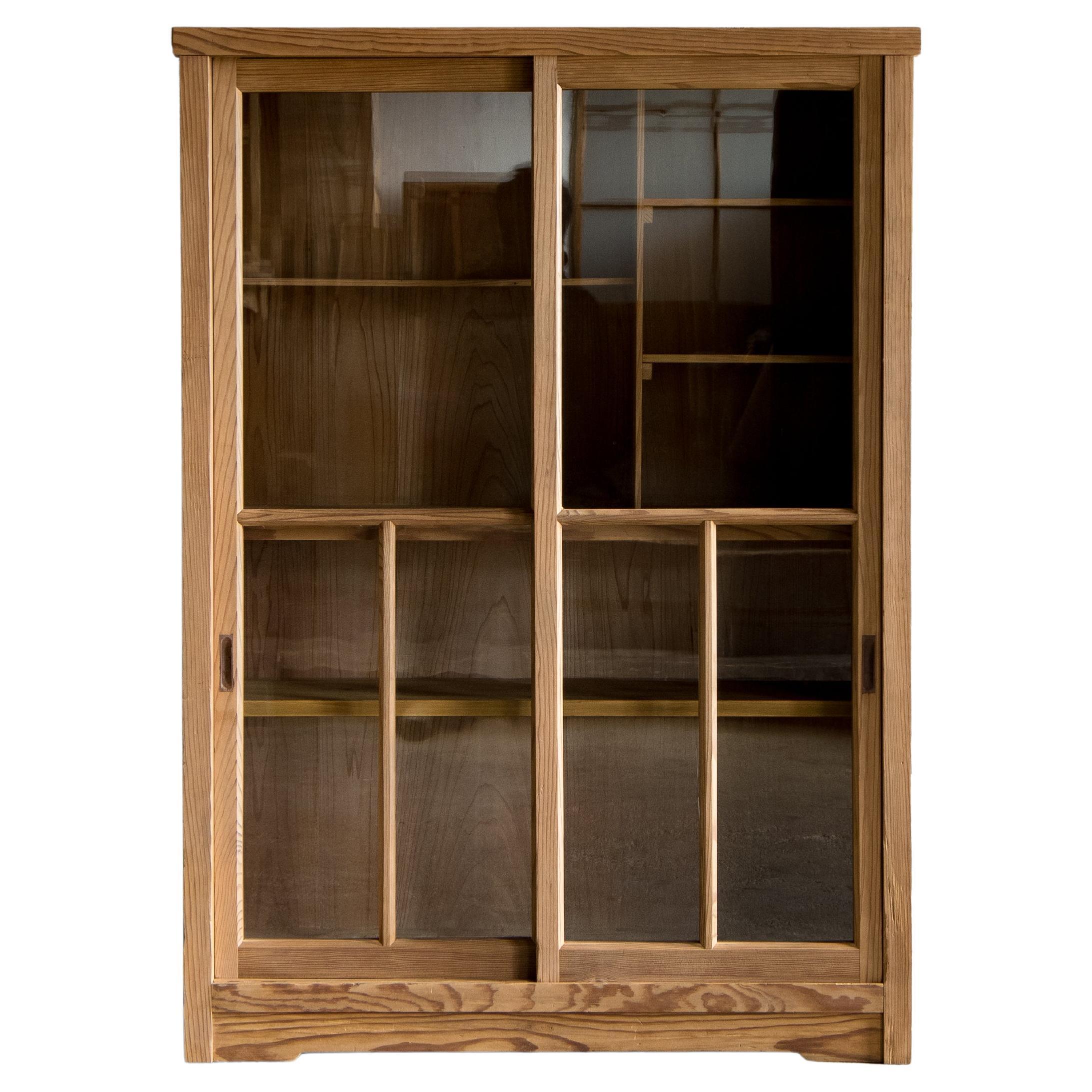 Mobile d'epoca giapponese con ante in vetro, Showa 1926-, finitura Nature in vendita