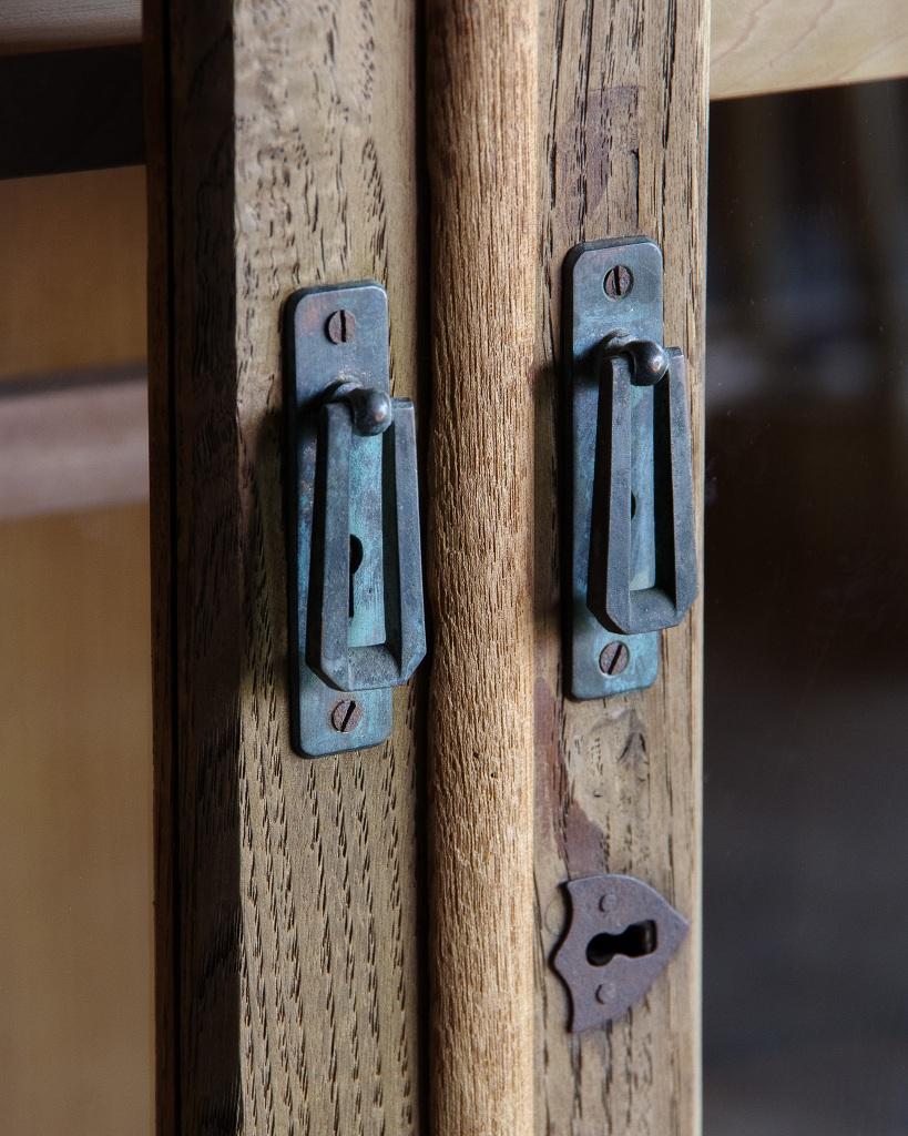 Japanischer Vintage-Schrank mit Glasschwingtüren, frühe Showa-Periode '1926-' im Angebot 10