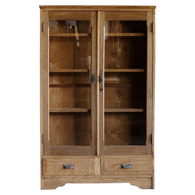 Armario Vintage Japonés con Puertas Oscilobatientes de Cristal, Periodo Showa Temprano '1926-'