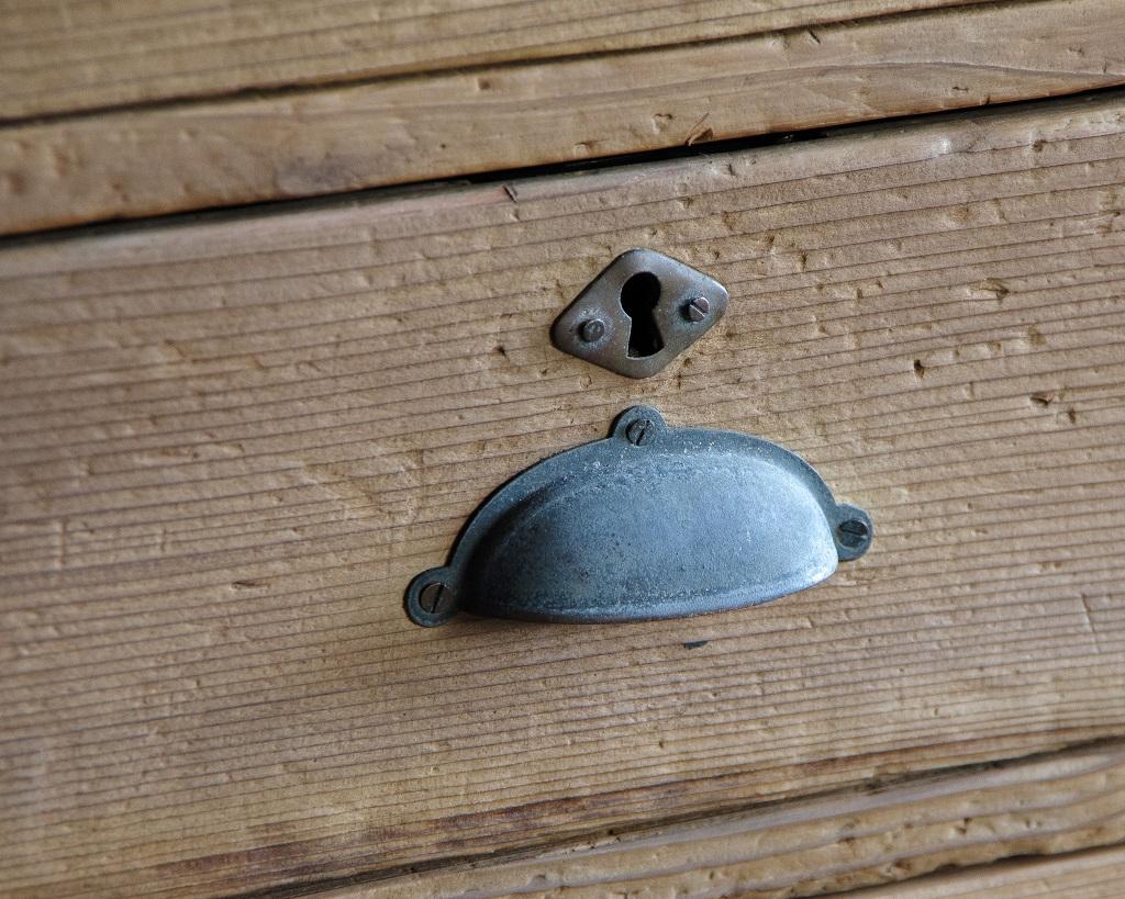 Japanese Vintage Drawer, Early Showa Period '1926-' For Sale 10