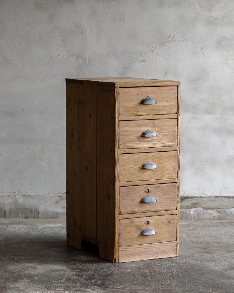 This vintage drawer was crafted in the Early Showa Period '1926-'. 

Made of cedar wood, it is solidly constructed and shows the beautiful signs of aging. The surface of the wood has a rich, worn texture, adding to its character. 

The brass handles