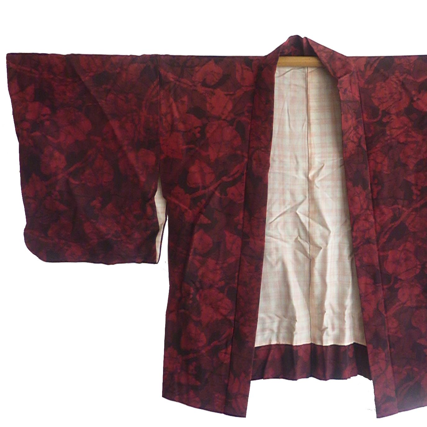 Veste kimono Haori japonaise vintage en soie imprimée de feuillages  Bon état - En vente à Boston, MA
