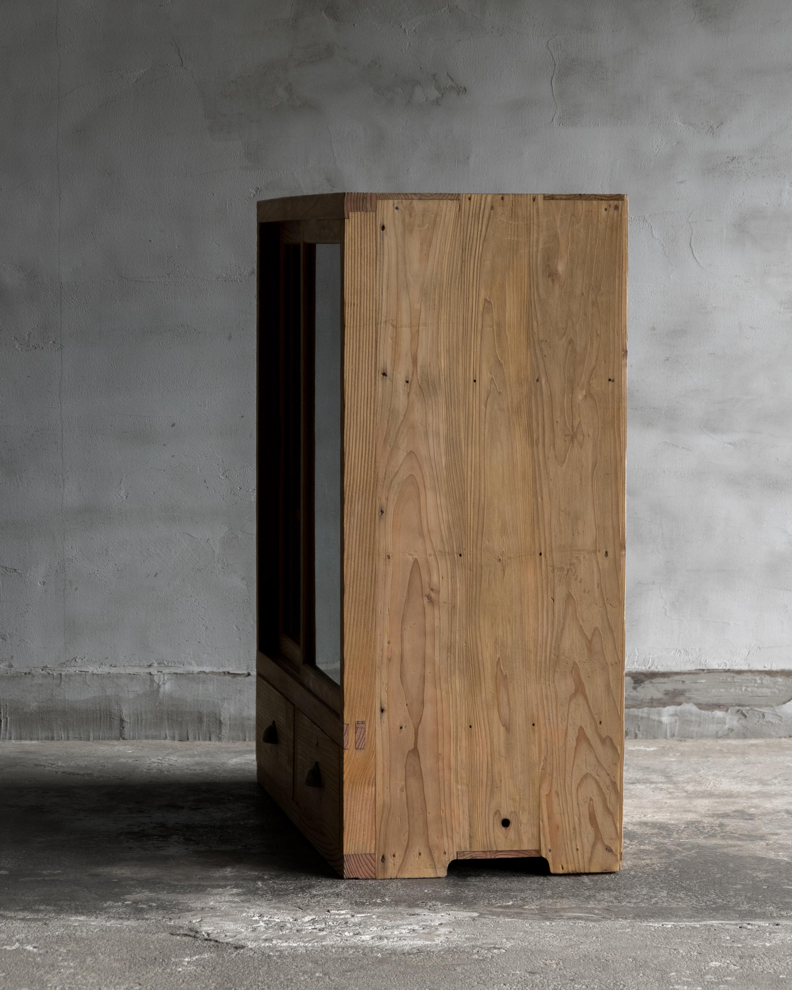 Vetrinetta d'epoca giapponese in legno di cedro, primo periodo Showa (1926-) in vendita 4