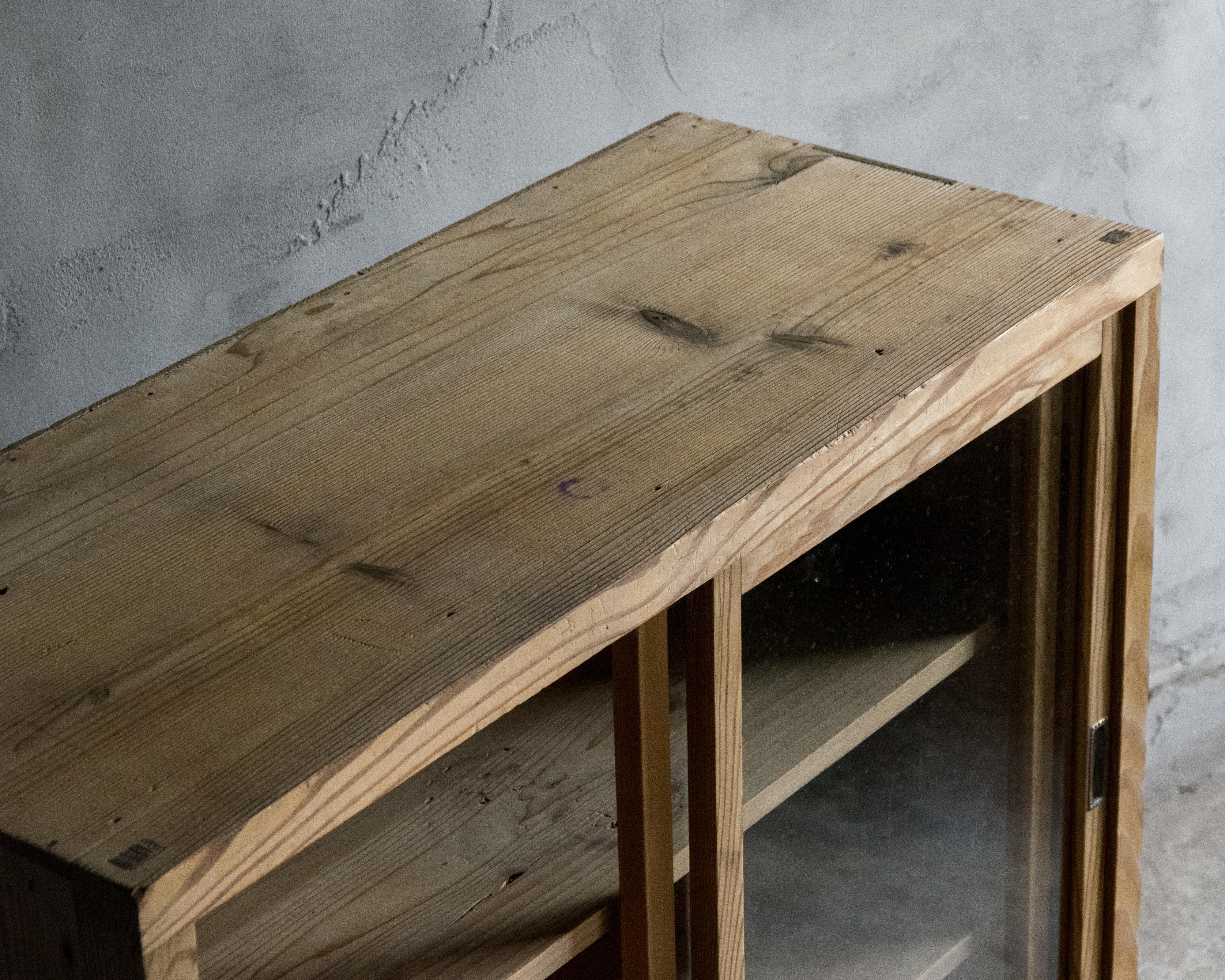 Vetrinetta d'epoca giapponese in legno di cedro, primo periodo Showa (1926-) in vendita 6