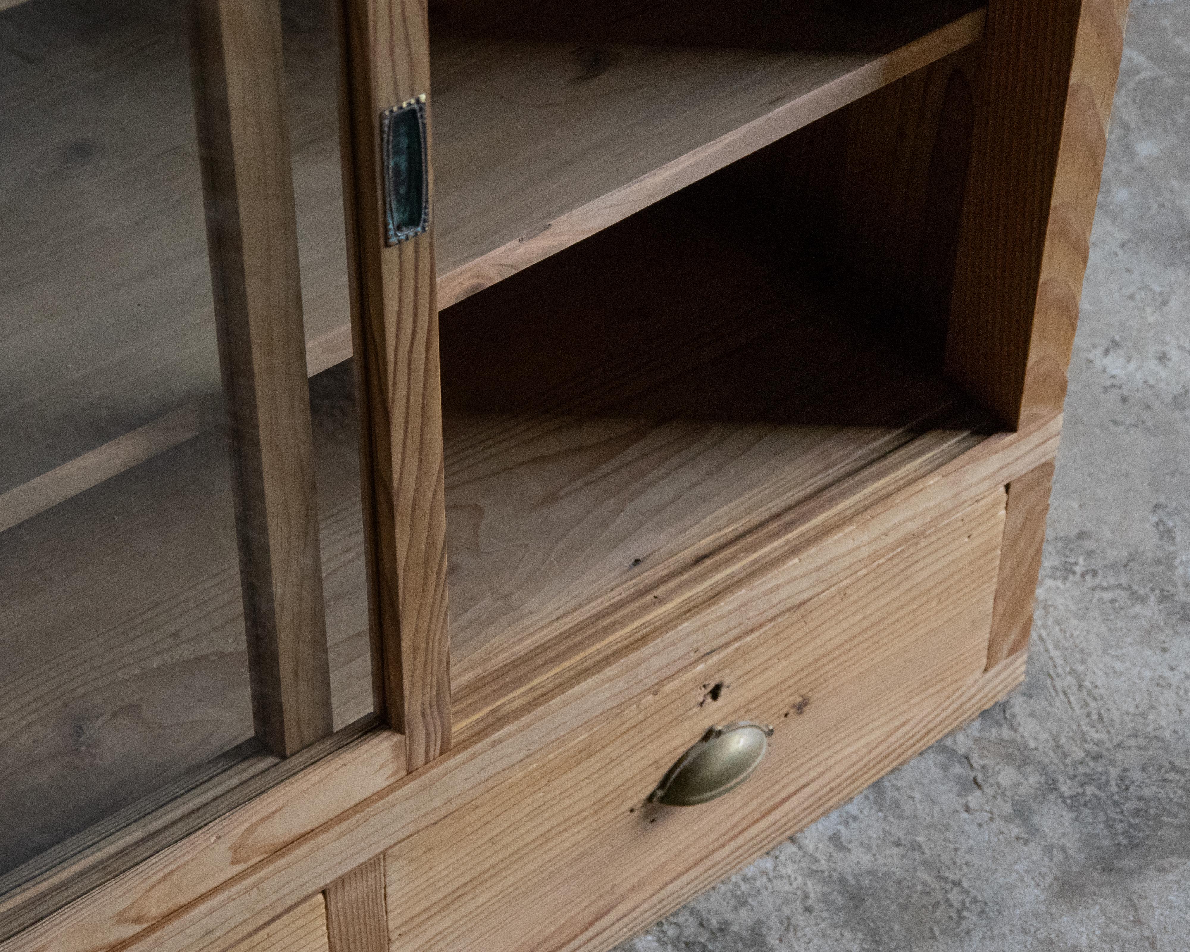 Vetrinetta d'epoca giapponese in legno di cedro, primo periodo Showa (1926-) in vendita 9