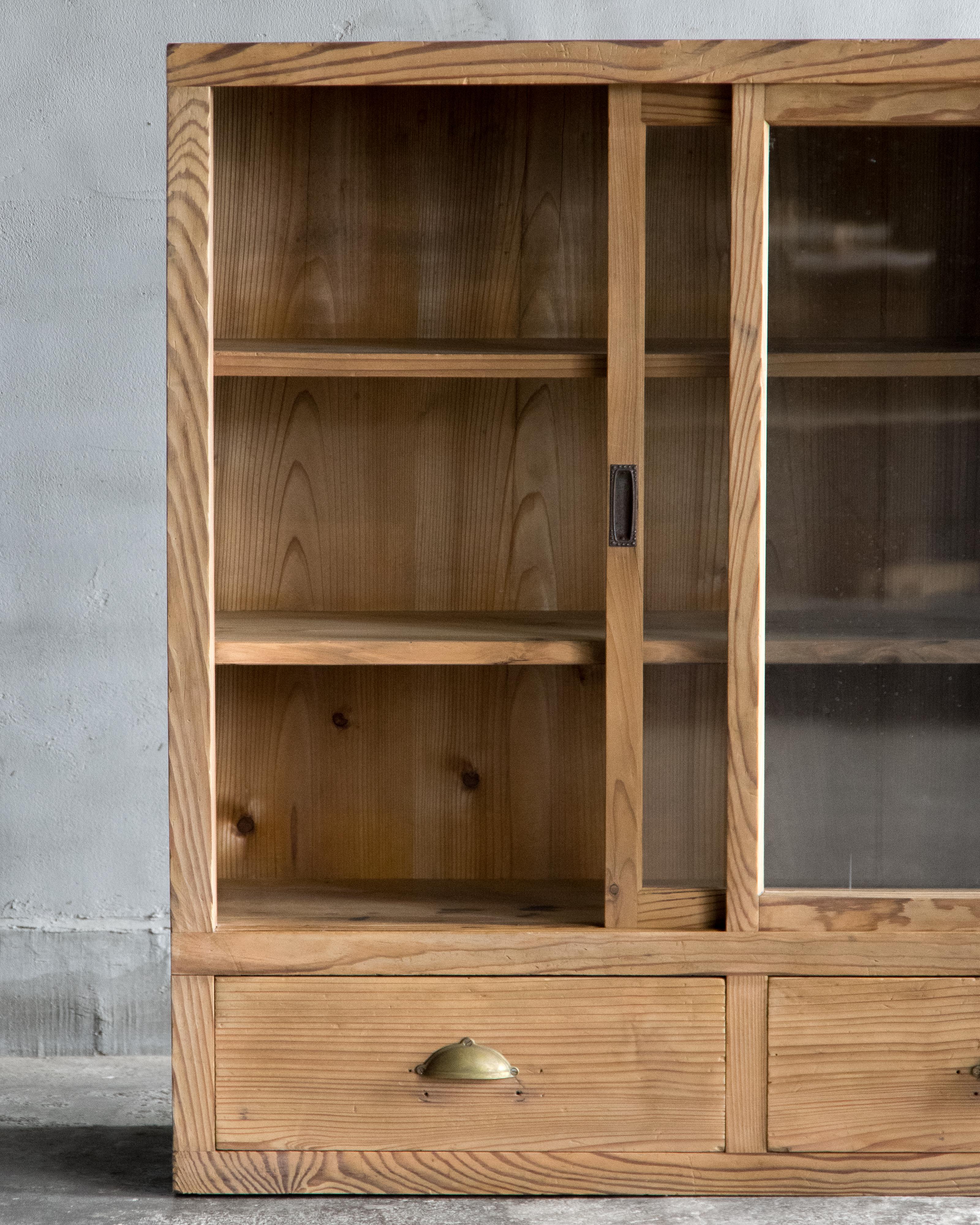 Vetrinetta d'epoca giapponese in legno di cedro, primo periodo Showa (1926-) in vendita 11