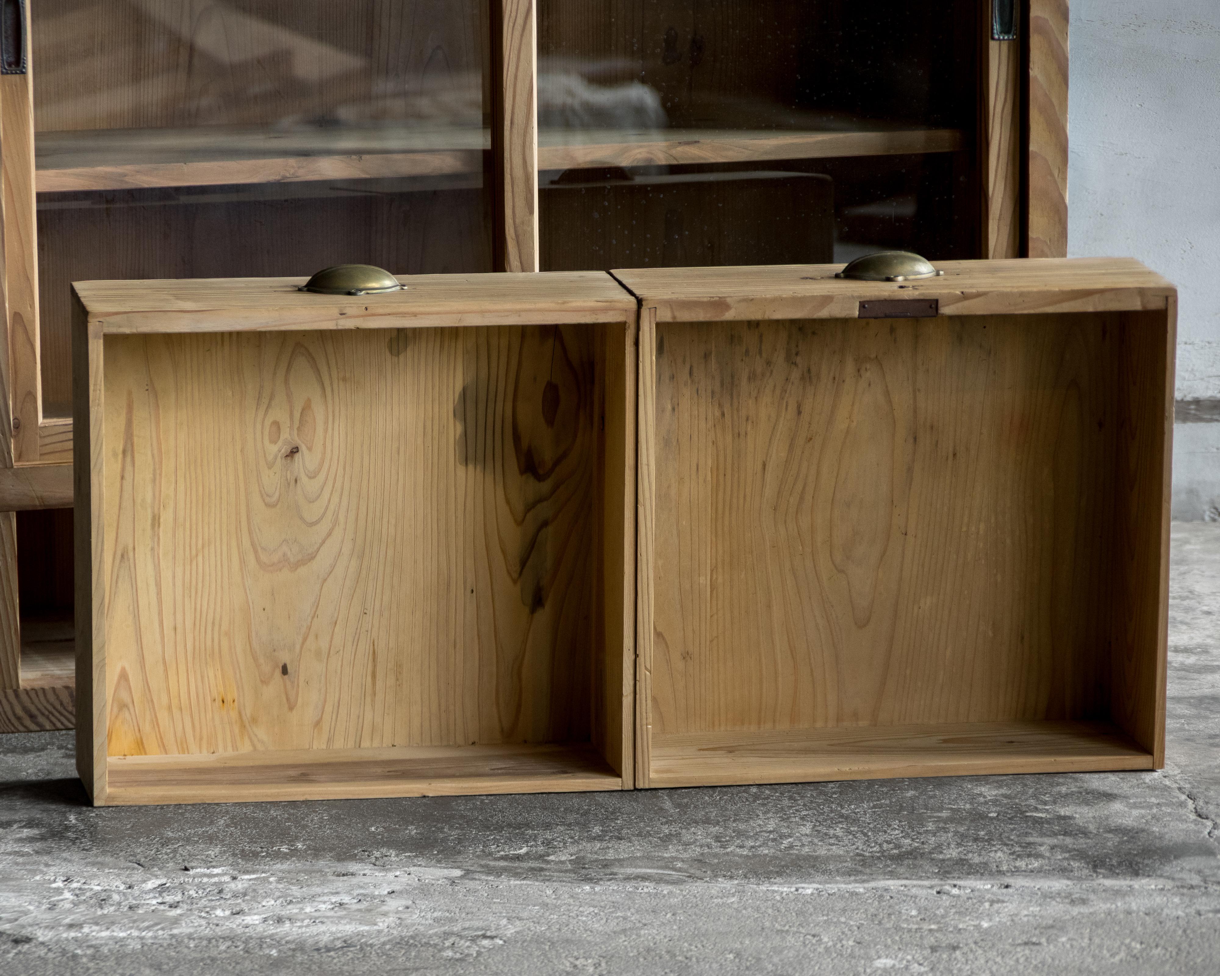 Vetrinetta d'epoca giapponese in legno di cedro, primo periodo Showa (1926-) in vendita 14