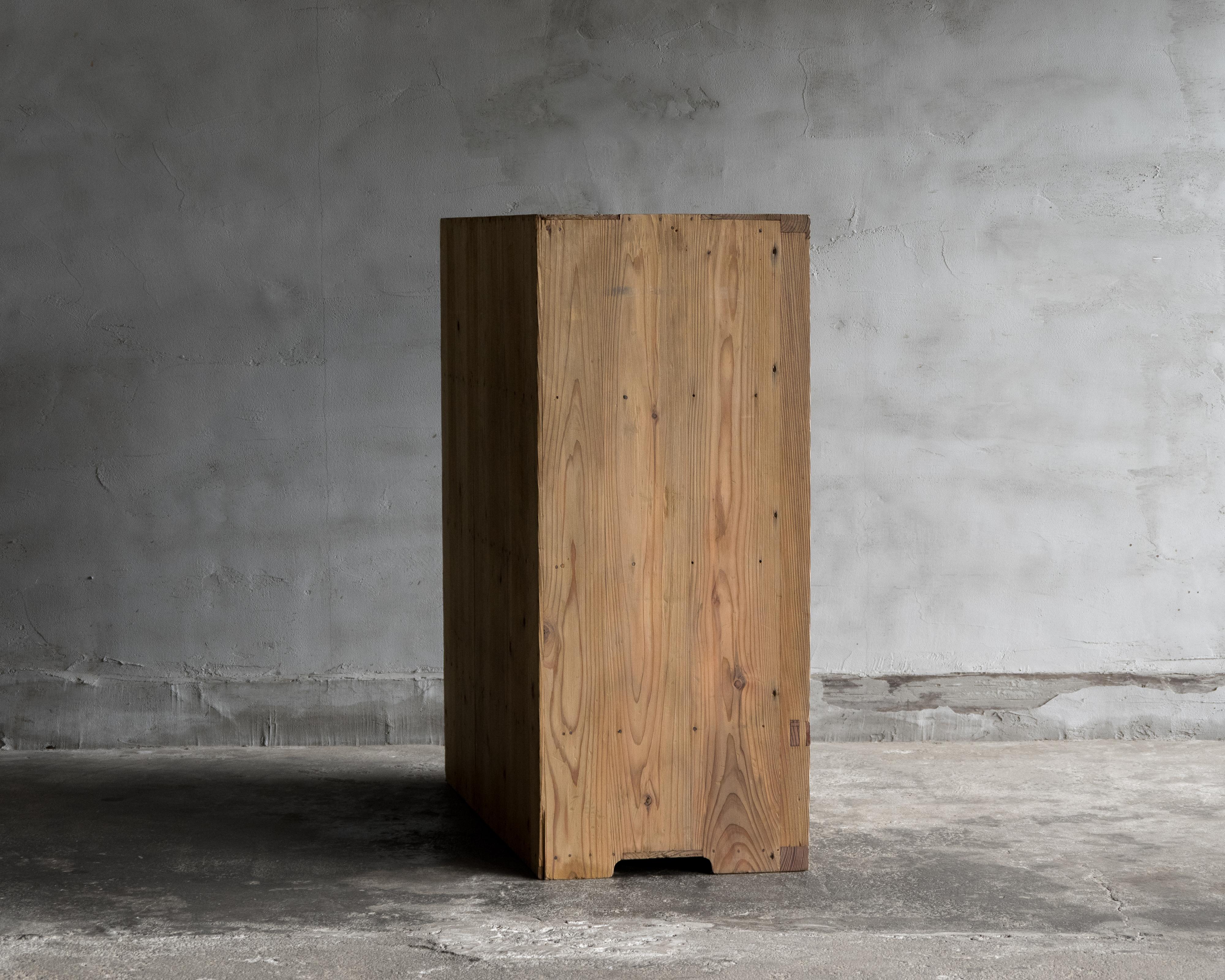 Vetrinetta d'epoca giapponese in legno di cedro, primo periodo Showa (1926-) in vendita 2