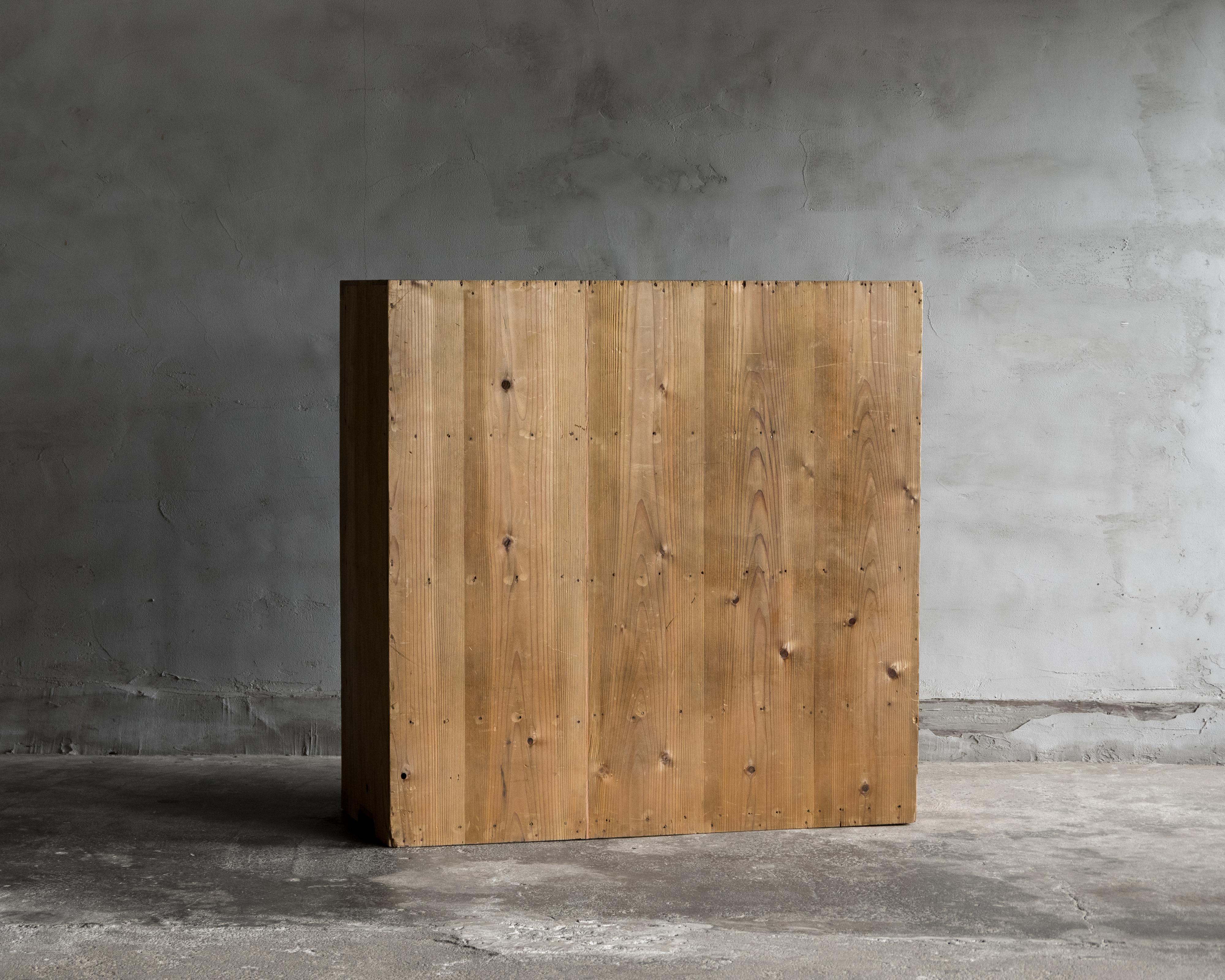 Vetrinetta d'epoca giapponese in legno di cedro, primo periodo Showa (1926-) in vendita 3