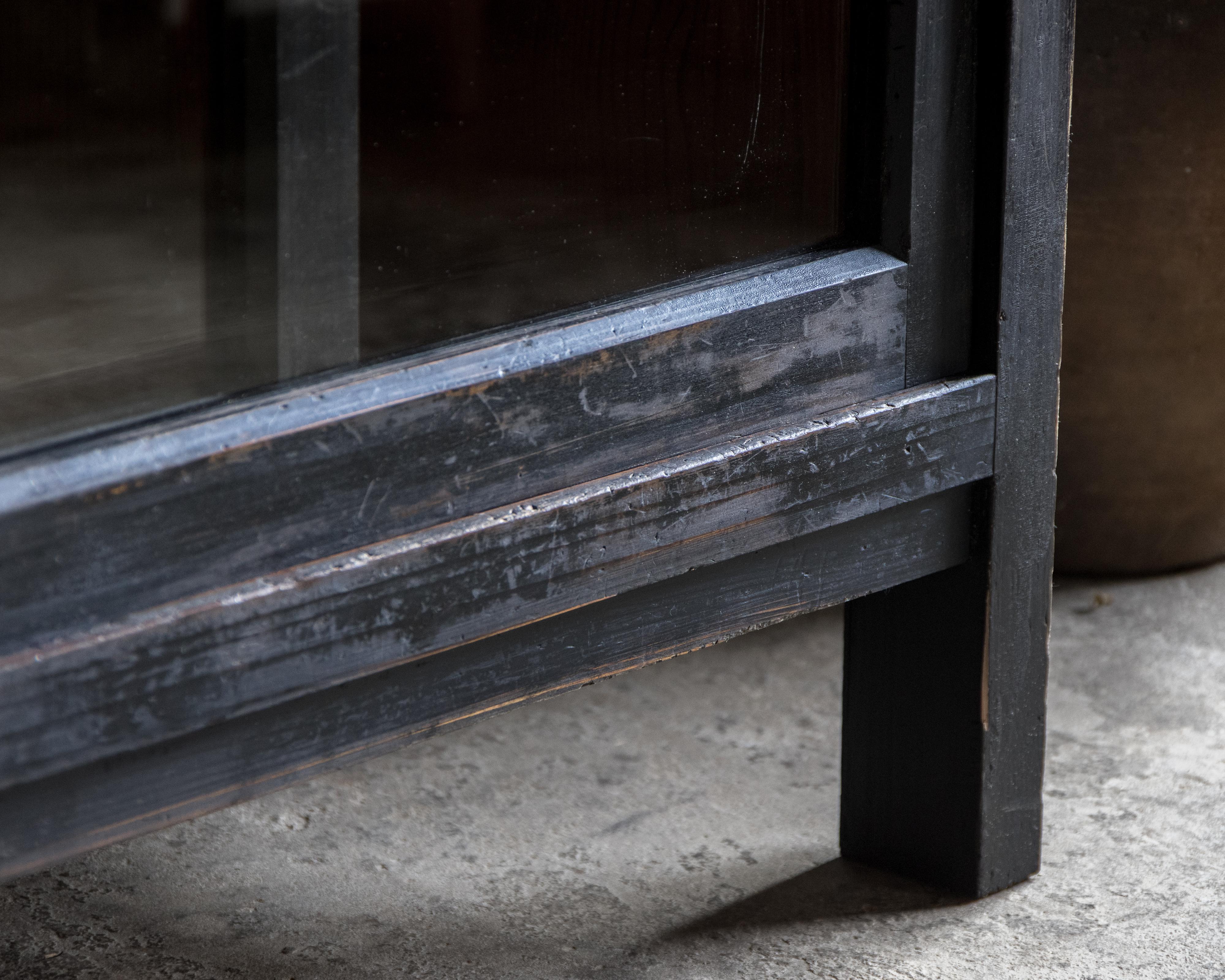 Japanese Vintage Glass Sliding-Door Cabinet on Legs, Early Showa Period (1926–) For Sale 15