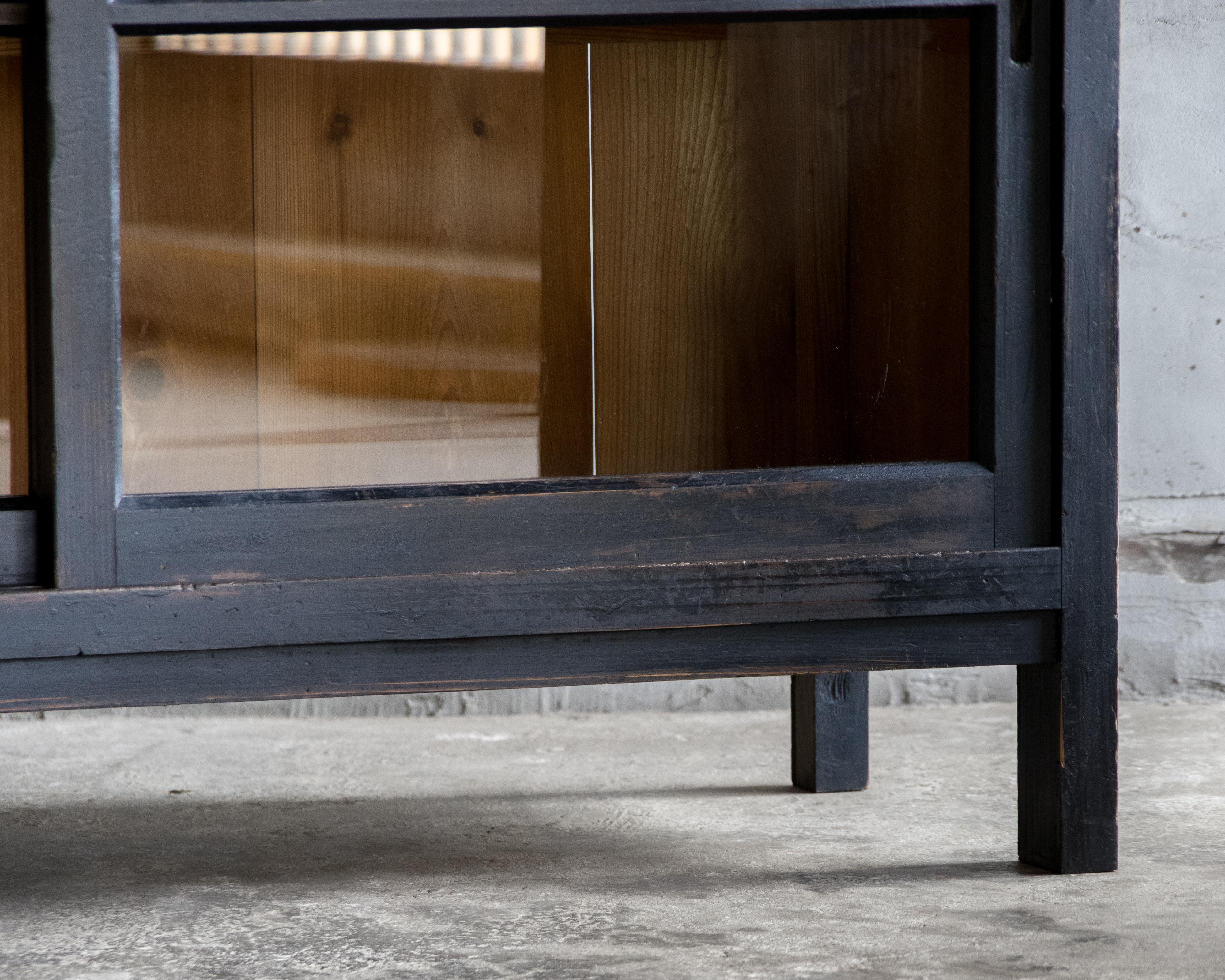 Japanese Vintage Glass Sliding-Door Cabinet on Legs, Early Showa Period (1926–) For Sale 3