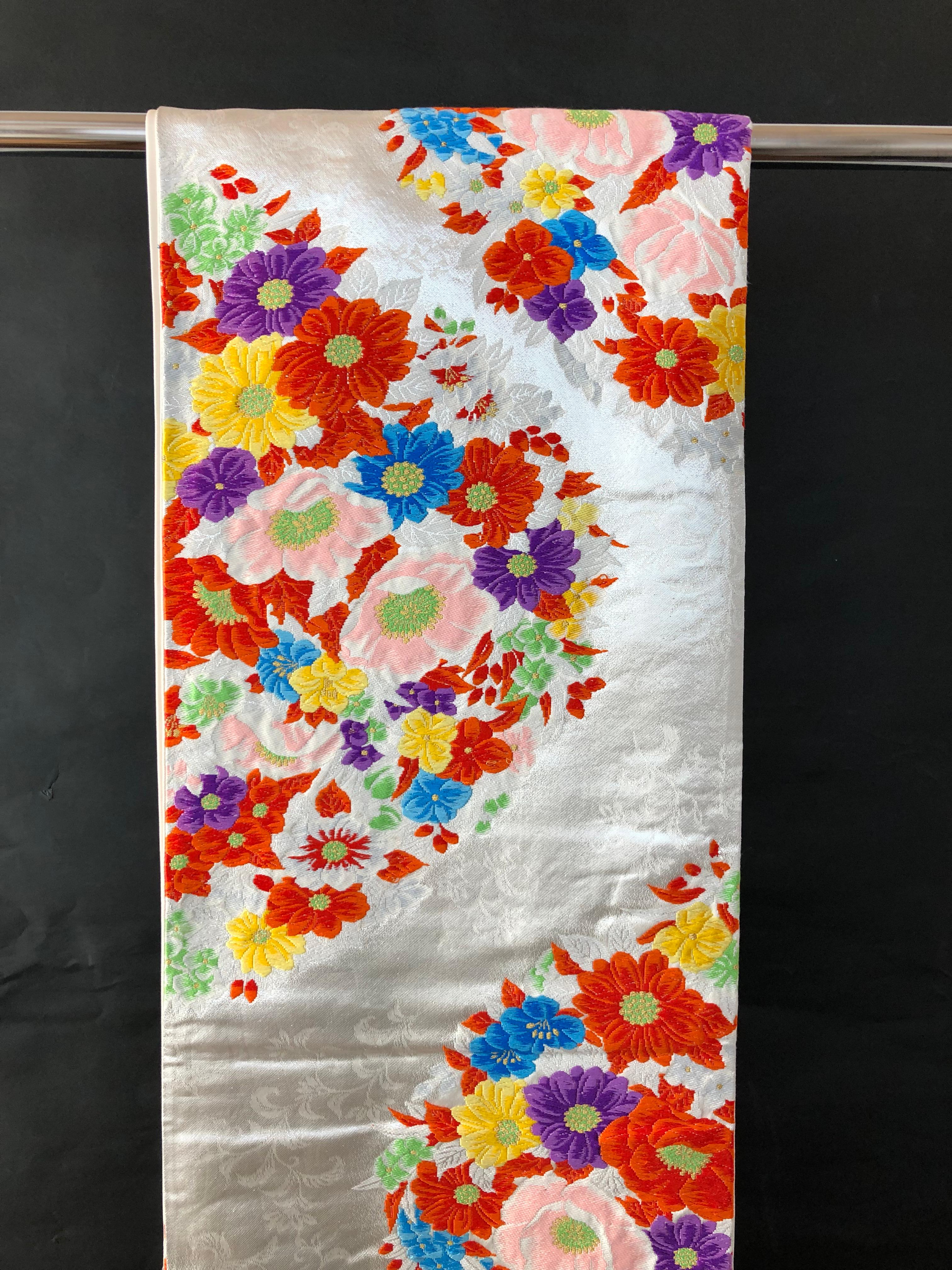 Japanese Vintage Kimono Obi selected by Kimono-Couture

-Dimension: 416×31cm
-Condition: Very Good Condition
-Shipping Method: DHL

The Japanese kimono obi is a traditional Japanese craft that is produced through countless processes.
Kimono obis are