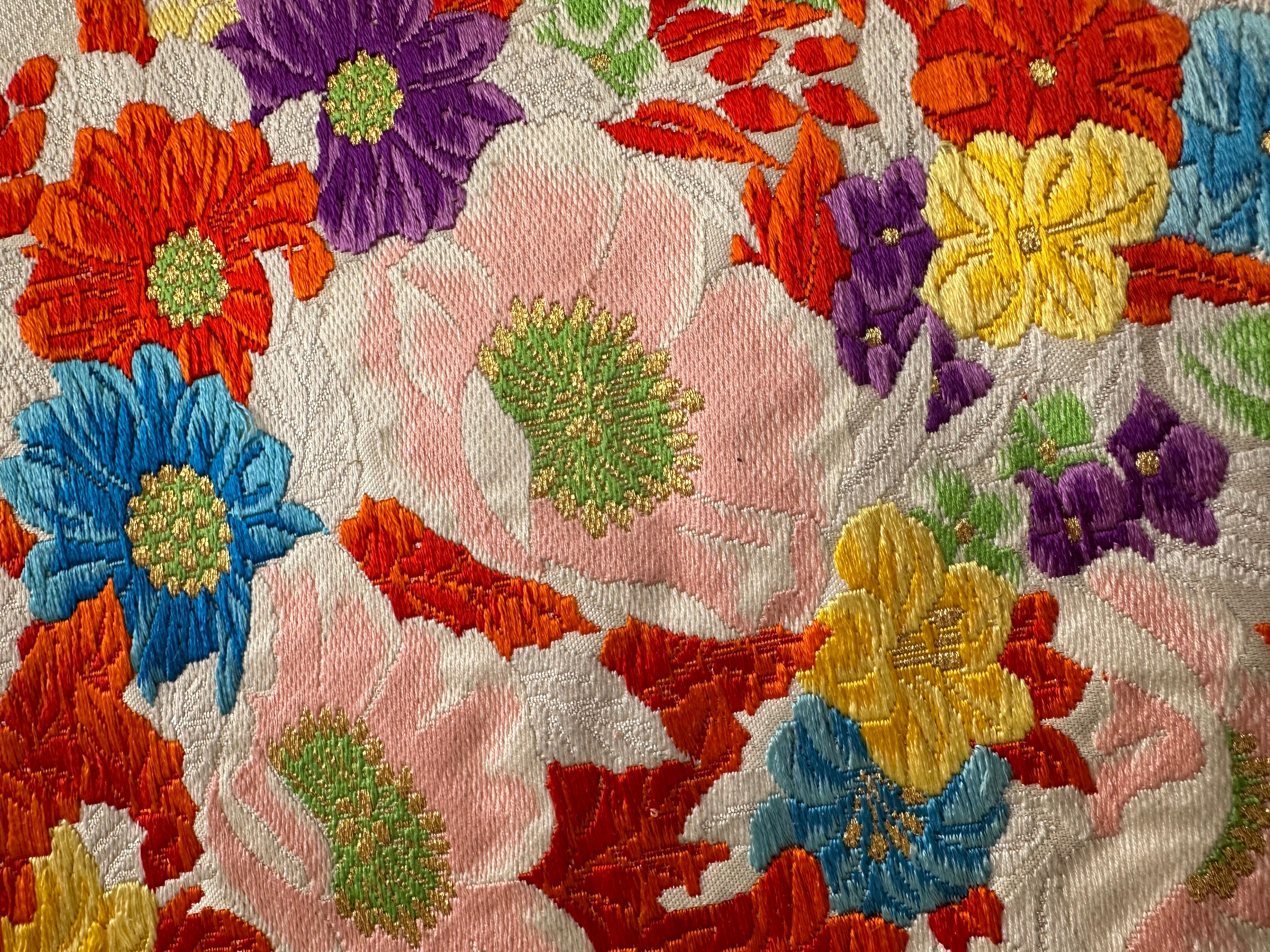 Japanischer Vintage Kimono Obi, „Rainbow Blossoms“ von Kimono-Couture, Seidentextil (21. Jahrhundert und zeitgenössisch) im Angebot
