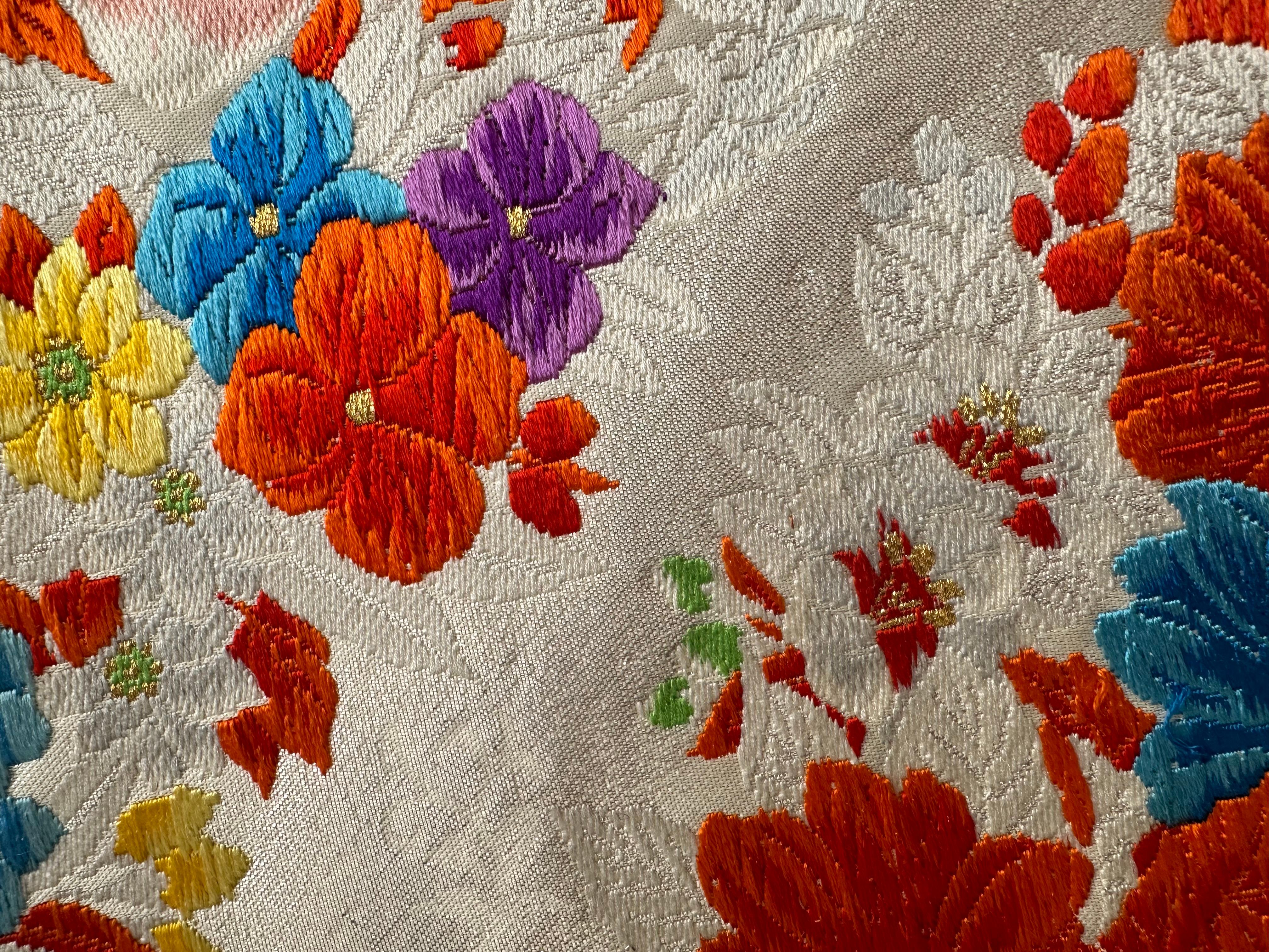 Tissu Obi kimono japonais vintage « Rainbow Blossoms » par Kimono-Couture, textile de soie en vente